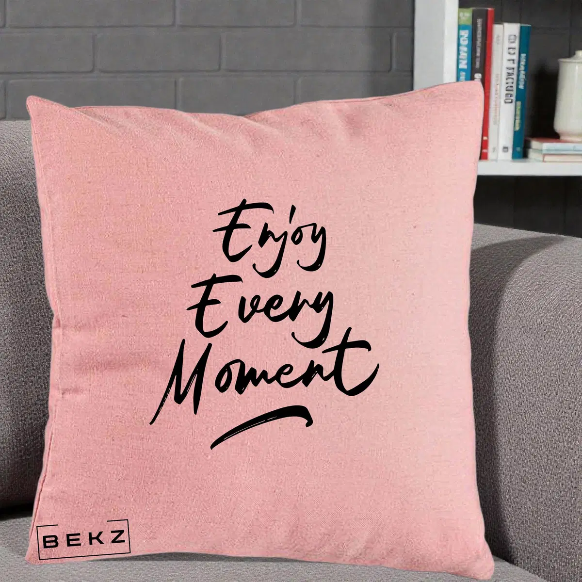 Perna Decorativa Enjoy Every Moment, 40x40 cm, Roz, Husa Detasabila, Perna, BEKZ®
