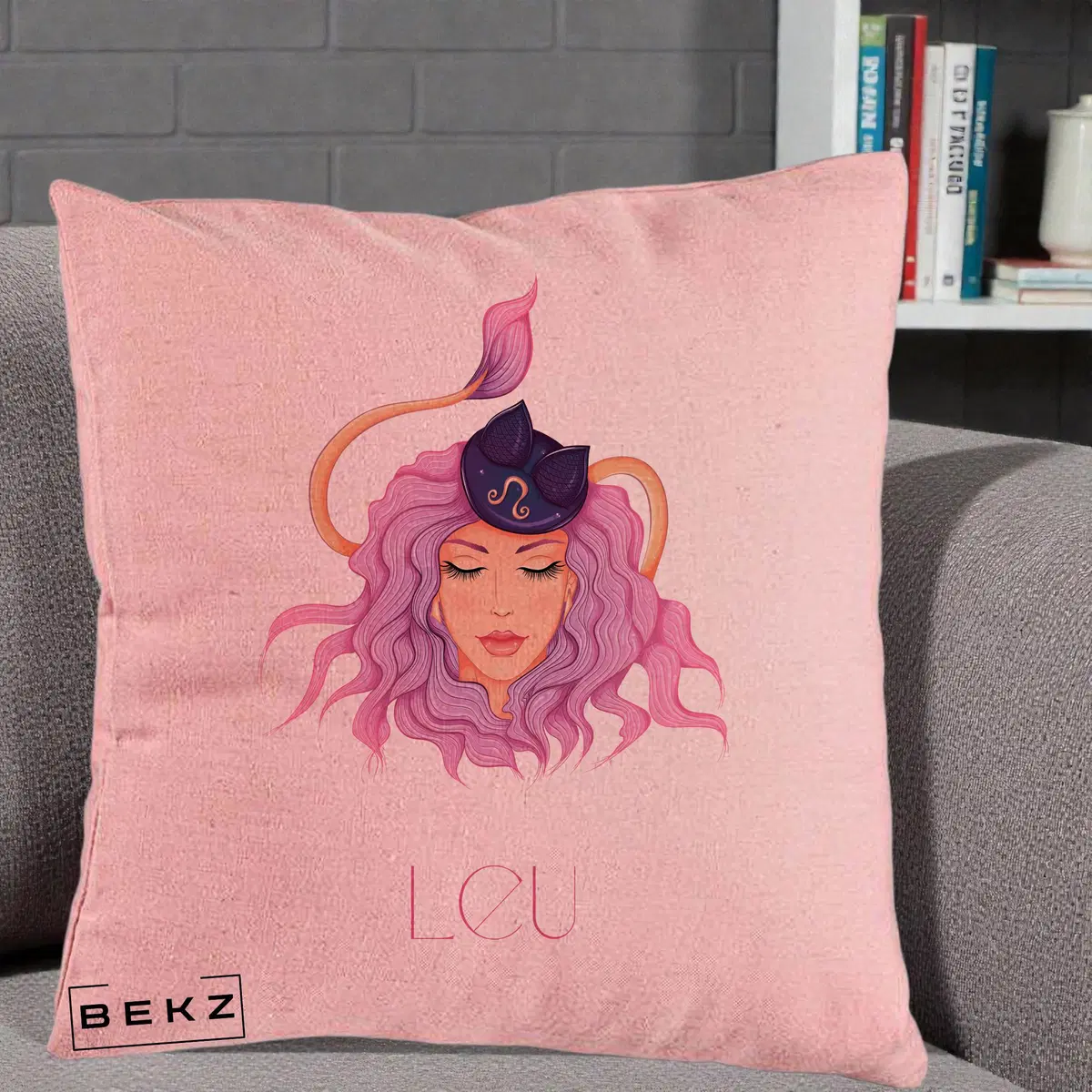 Perna Decorativa Zodie Leu, 40x40 cm, Roz, Husa Detasabila, Perna, BEKZ®