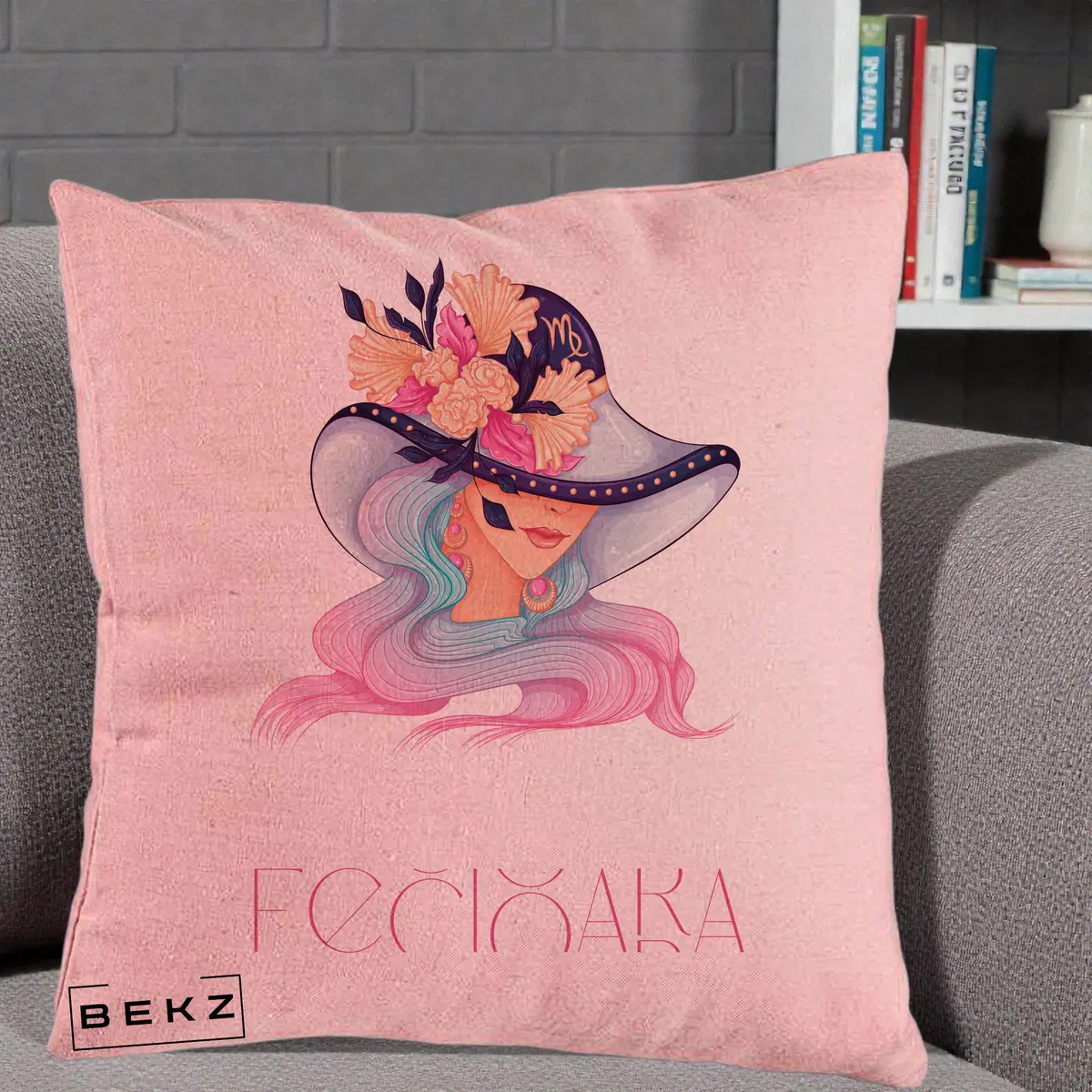 Perna Decorativa Zodie Fecioara, 40x40 cm, Roz, Husa Detasabila, Perna, BEKZ®