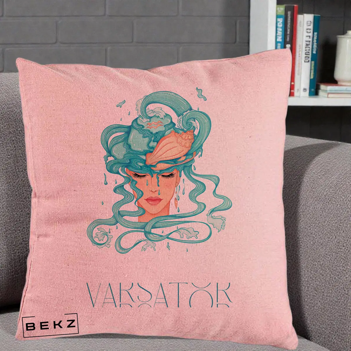 Perna Decorativa Zodiac Varsator Cowgirl, 40x40 cm, Roz, Husa Detasabila, Perna, BEKZ®