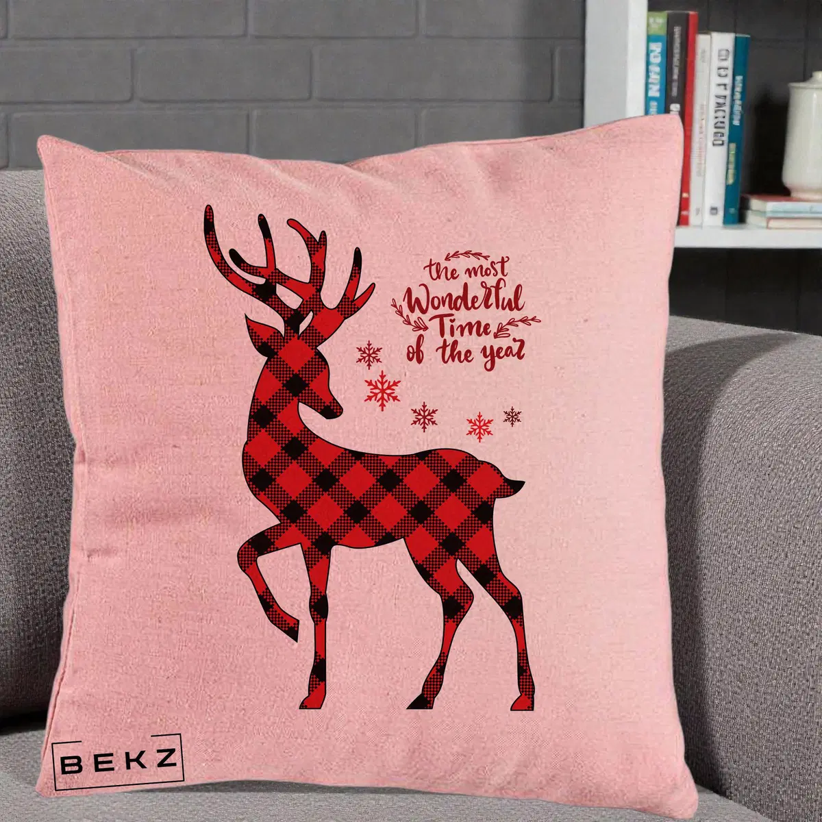 Perna Decorativa Ren Buffalo Plaid Craciun, 40x40 cm, Roz, Husa Detasabila, Perna, BEKZ®