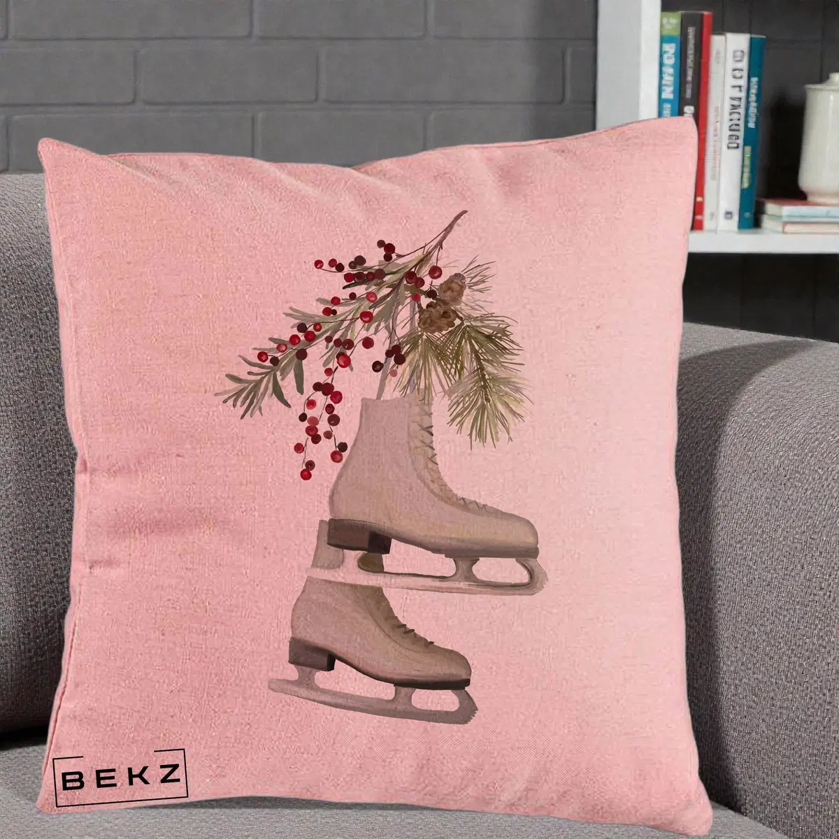 Perna Decorativa Patine cu Ramuri de Brad si Afine, 40x40 cm, Roz, Husa Detasabila, Perna, BEKZ®