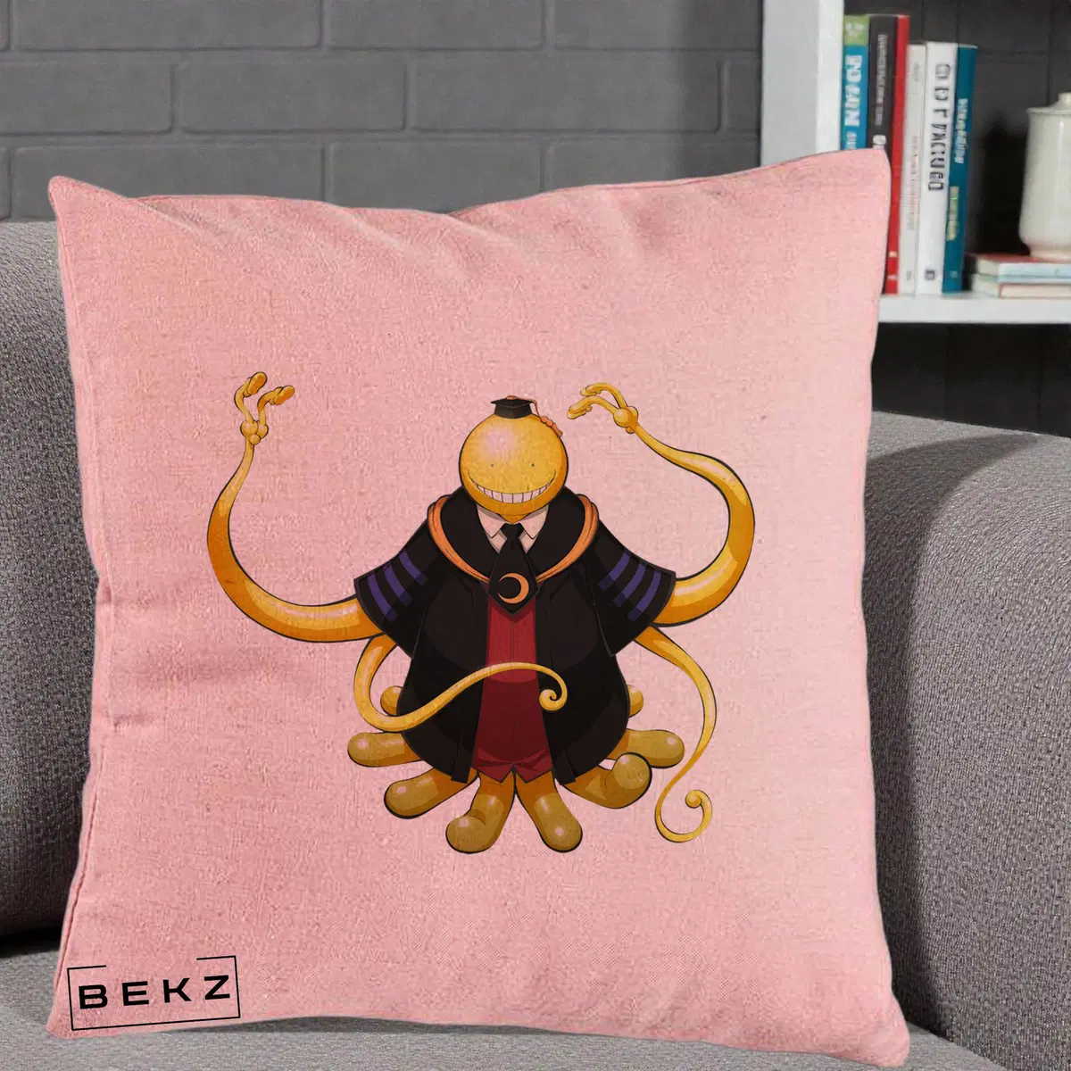 Perna Decorativa Assassination Classroom Koro-sensei, 40x40 cm, Roz, Husa Detasabila, Perna, BEKZ®