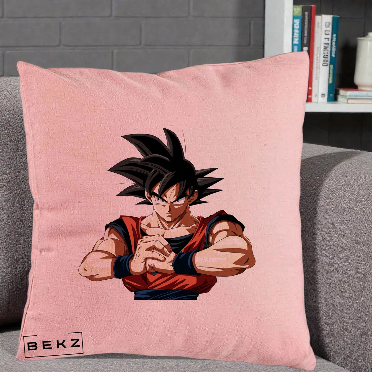 Perna Decorativa Dragon Ball Goku Portret Serios, 40x40 cm, Roz, Husa Detasabila, Perna, BEKZ®