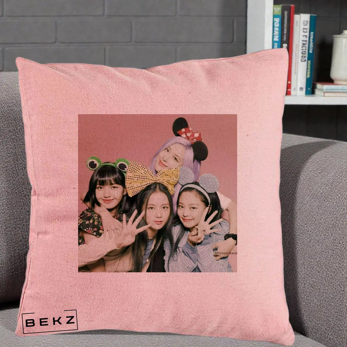 Perna Decorativa BLACKPINK Accesorii Haioase, 40x40 cm, Roz, Husa Detasabila, Perna, BEKZ®