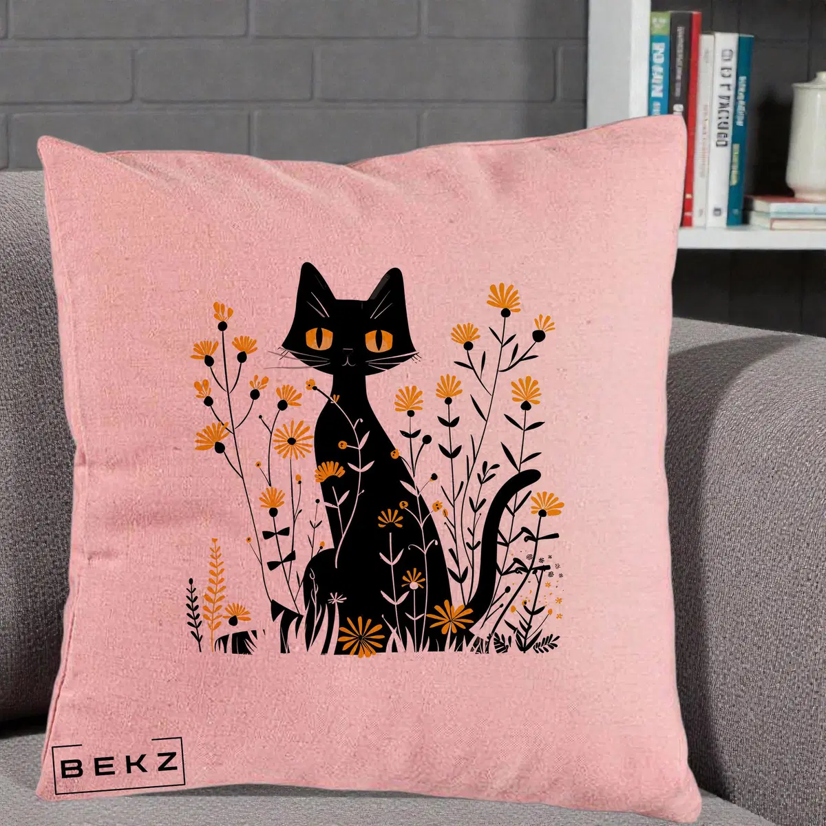 Perna Decorativa Pisica Neagra Ochi Galbeni Flori Galbene, 40x40 cm, Roz, Husa Detasabila, Perna, BEKZ®