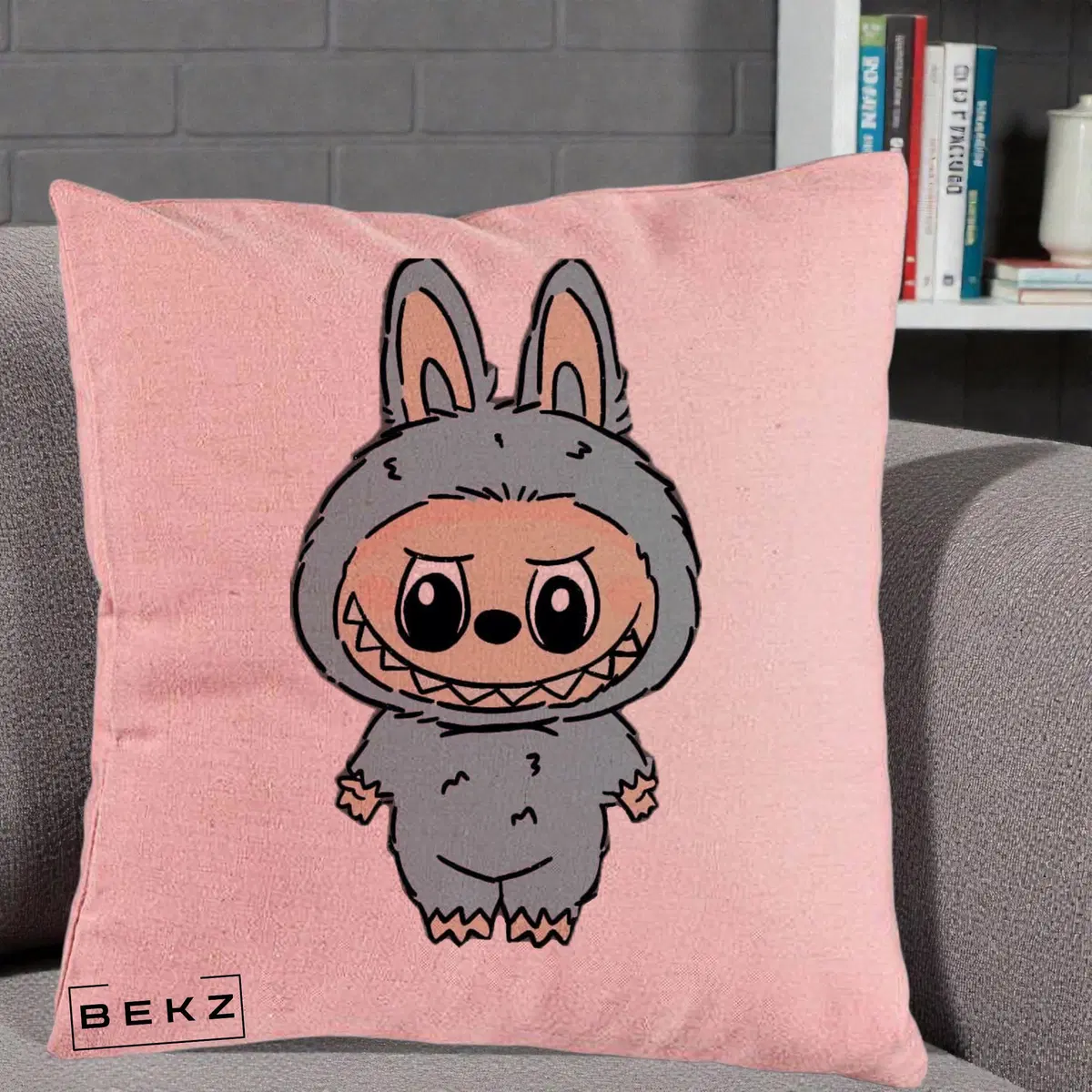 Perna Decorativa Labubu Albastru-Gri Solo, 40x40 cm, Roz, Husa Detasabila, Perna, BEKZ®
