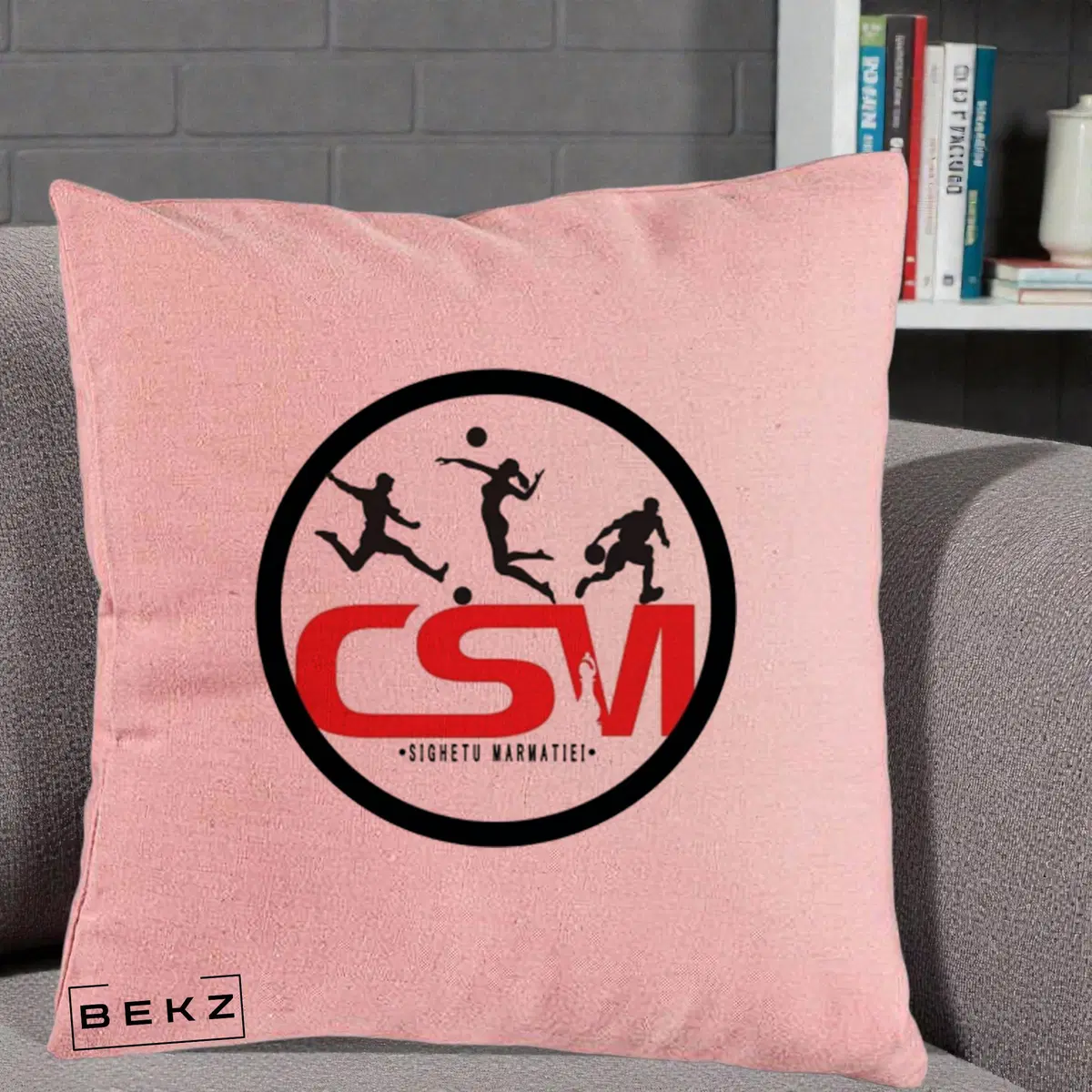 Perna Decorativa CSM Sighetu Marmatiei Sport, 40x40 cm, Roz, Husa Detasabila, Perna, BEKZ®