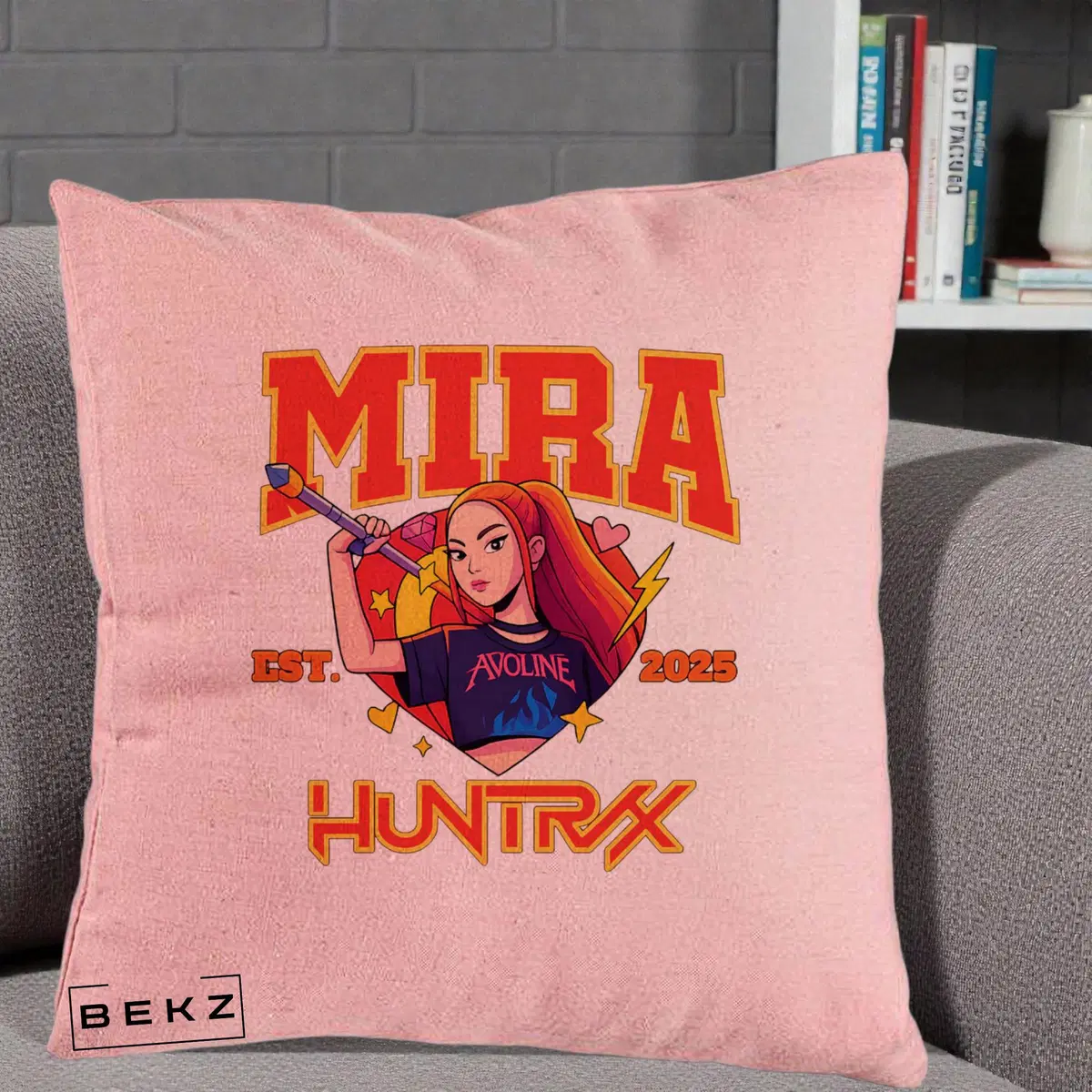 Perna Decorativa HUNTRX Mira Personaj Avoline, 40x40 cm, Roz, Husa Detasabila, Perna, BEKZ®
