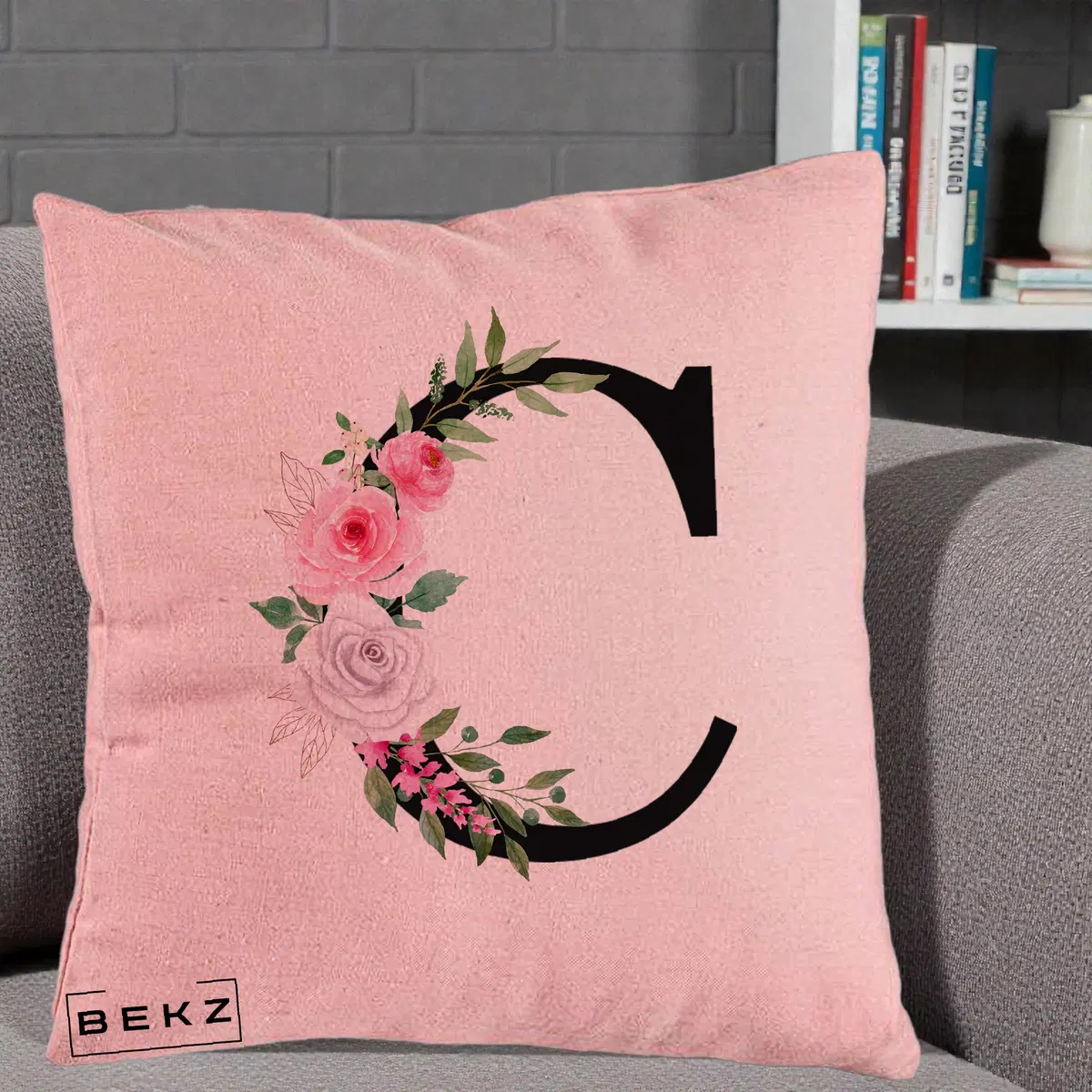 Perna Decorativa Monograma Florala Litera C, 40x40 cm, Roz, Husa Detasabila, Perna, BEKZ®