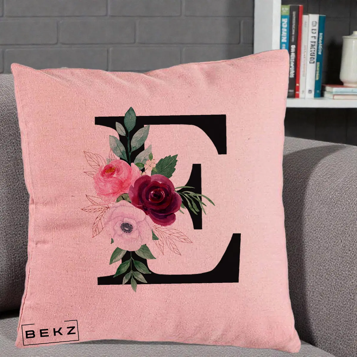 Perna Decorativa Monograma Florala Litera E, 40x40 cm, Roz, Husa Detasabila, Perna, BEKZ®