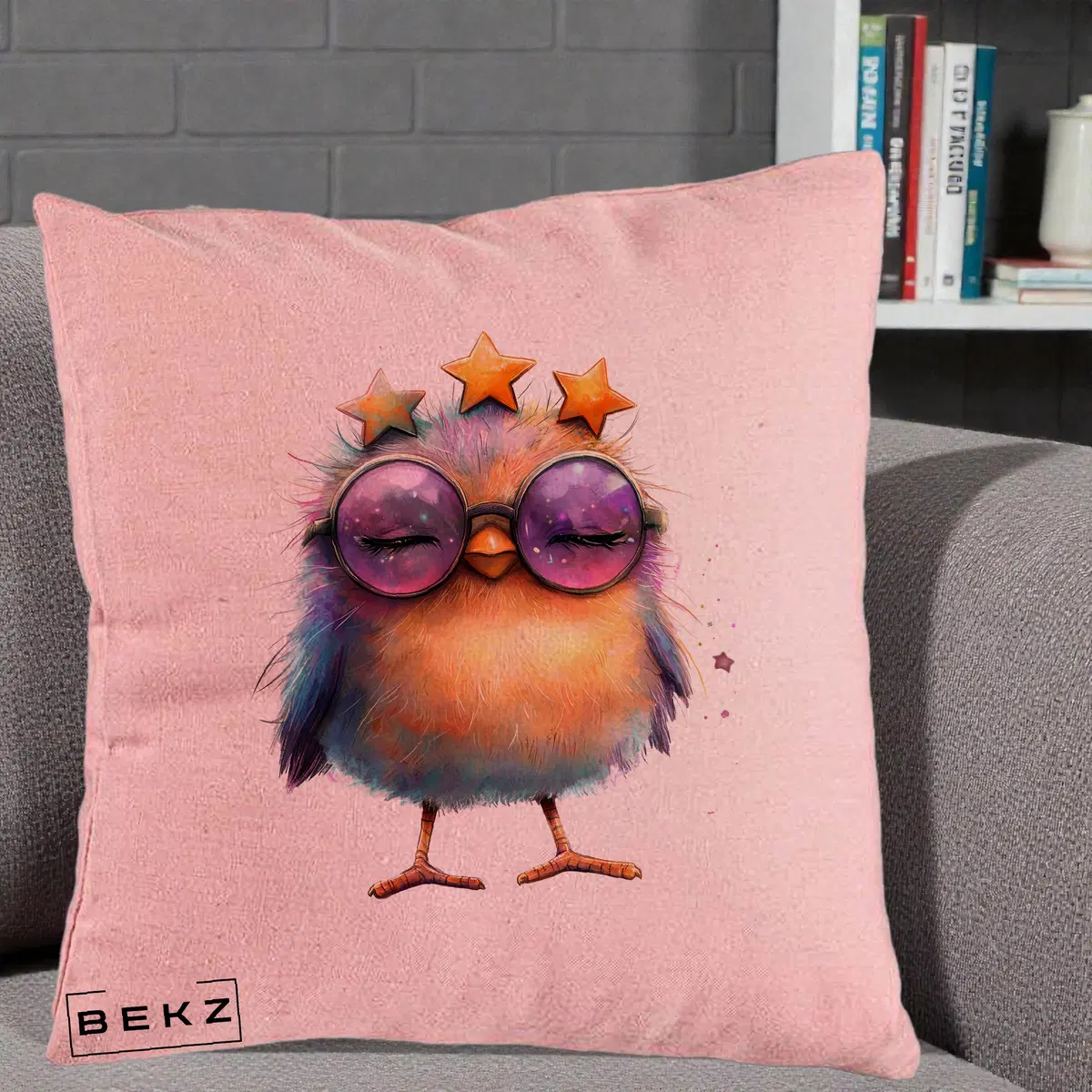 Perna Decorativa Pui Pop Star cu Ochelari Stele Violet, 40x40 cm, Roz, Husa Detasabila, Perna, BEKZ®