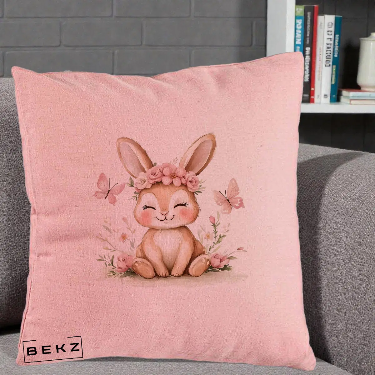 Perna Decorativa Iepuras cu Coronita Florala Roz, 40x40 cm, Roz, Husa Detasabila, Perna, BEKZ®