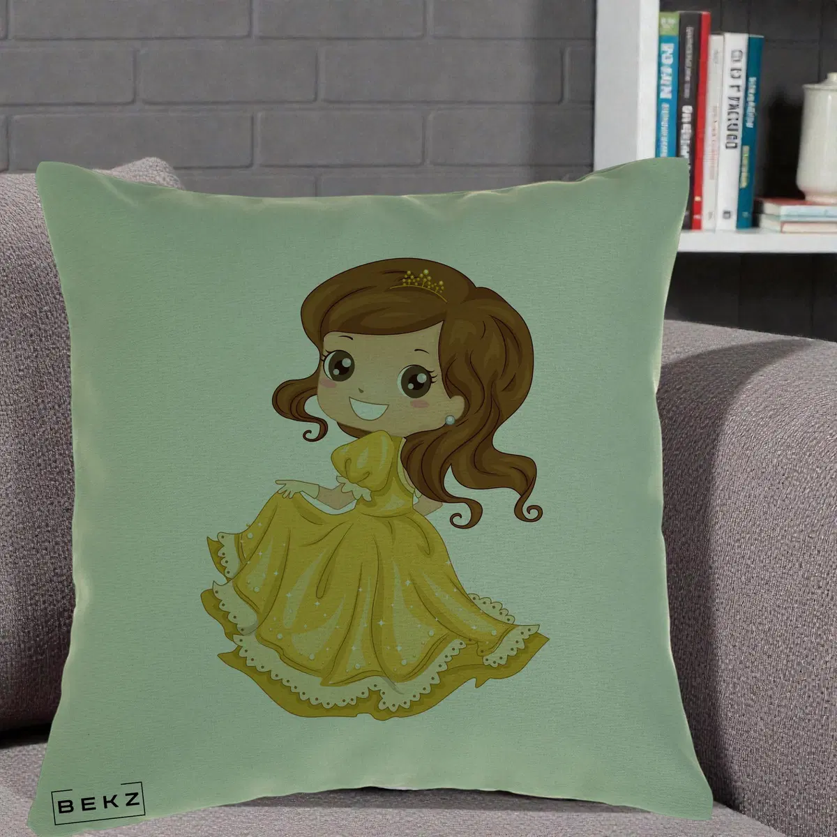 Perna Decorativa Printesa Bella Rochie Aurie, 40x40 cm, Verde, Husa Detasabila, Perna, BEKZ®