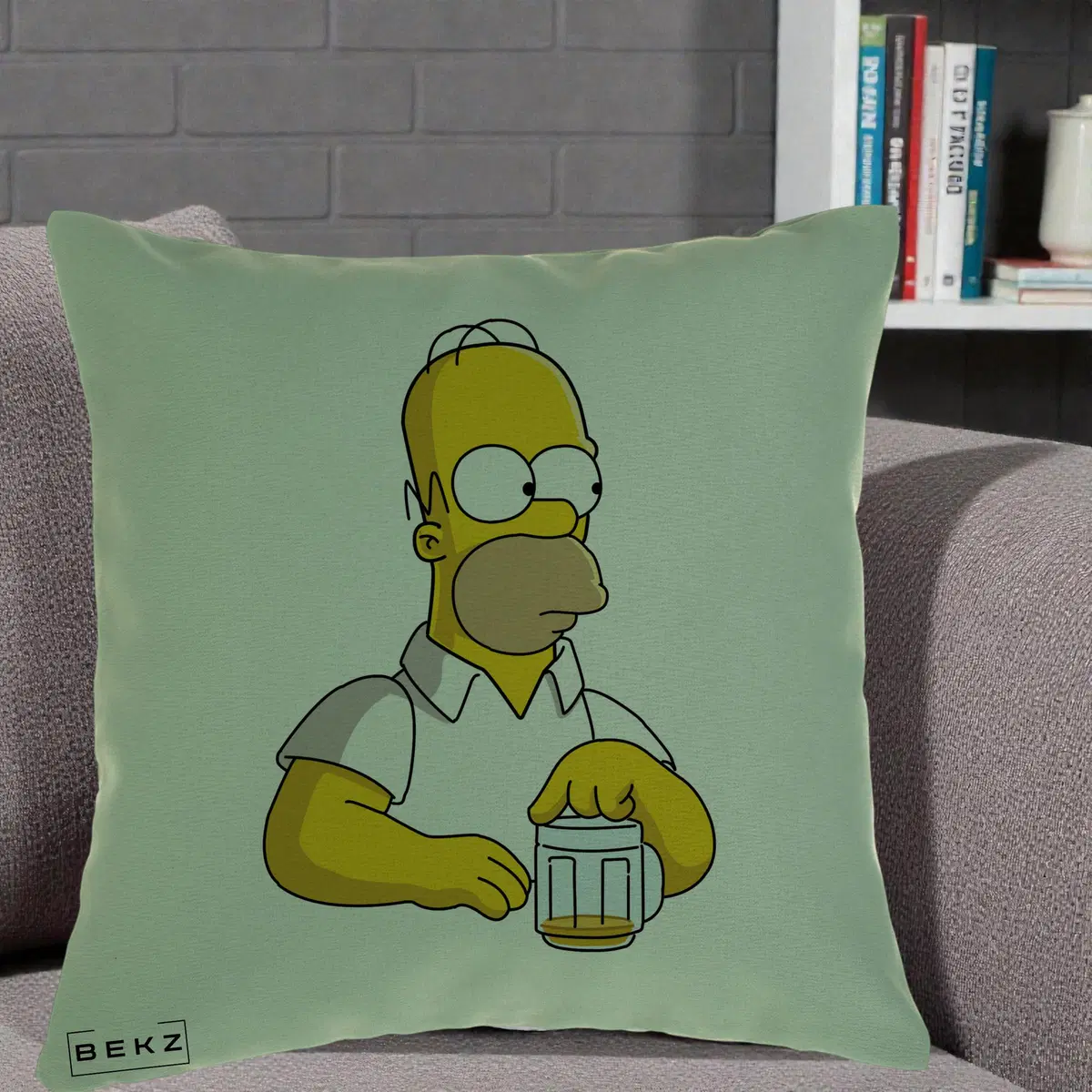 Perna Decorativa Homer Simpson cu Bere, 40x40 cm, Verde, Husa Detasabila, Perna, BEKZ®