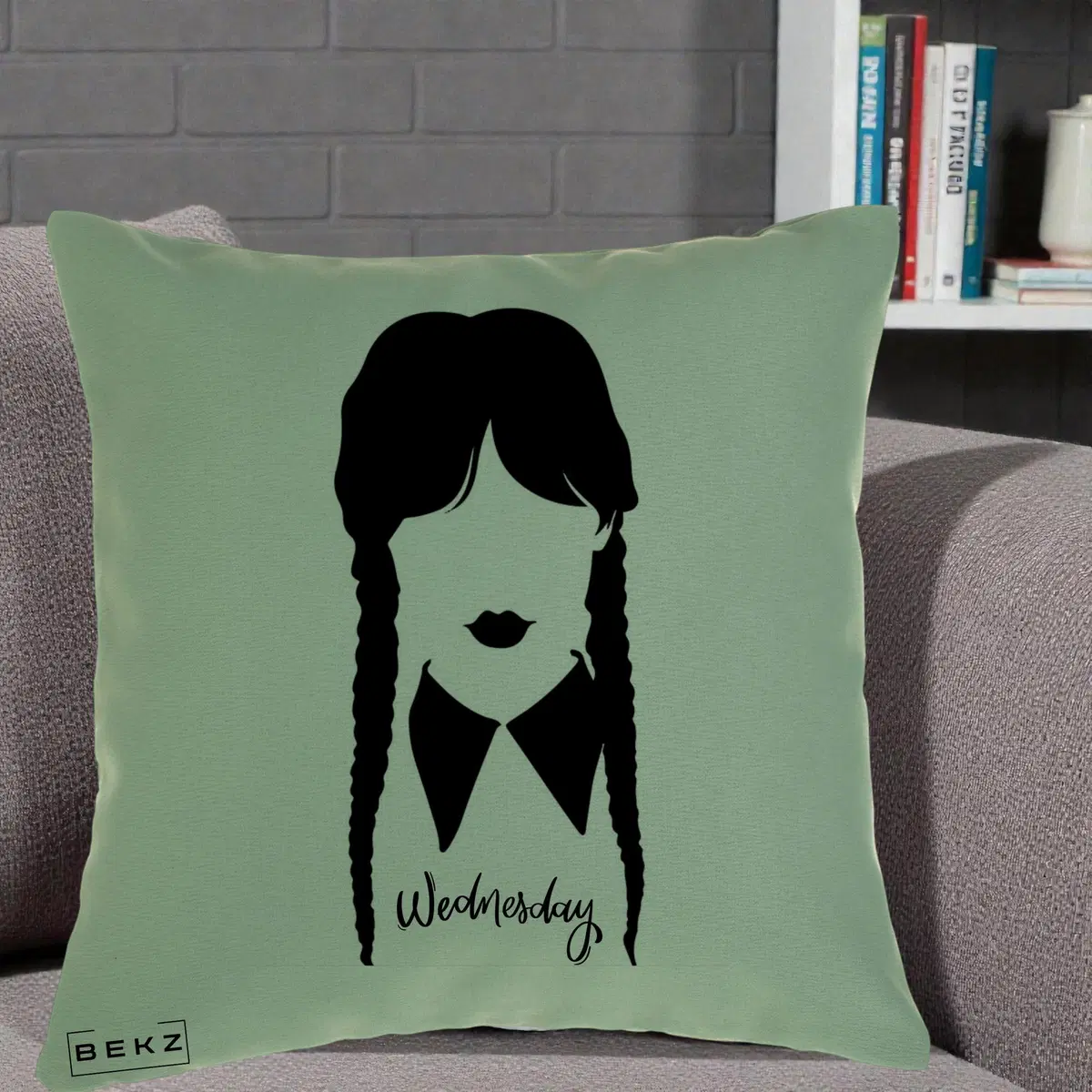 Perna Decorativa Wednesday Addams Silueta Alb-Negru, 40x40 cm, Verde, Husa Detasabila, Perna, BEKZ®