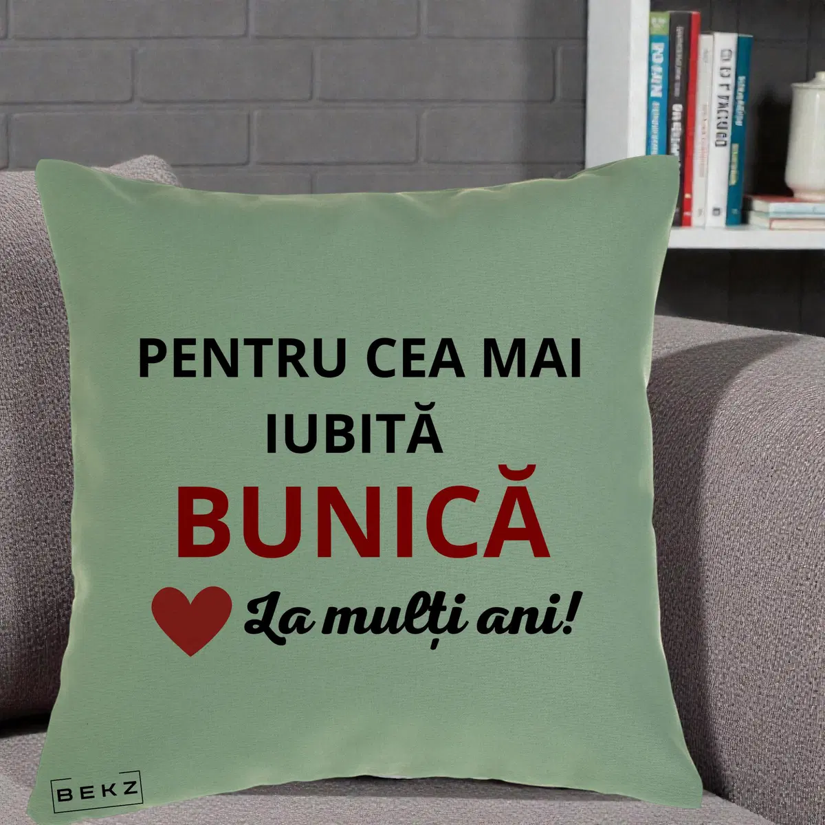 Perna Decorativa Pentru Cea Mai Iubita Bunica La Multi Ani Rosu, 40x40 cm, Verde, Husa Detasabila, Perna, BEKZ®