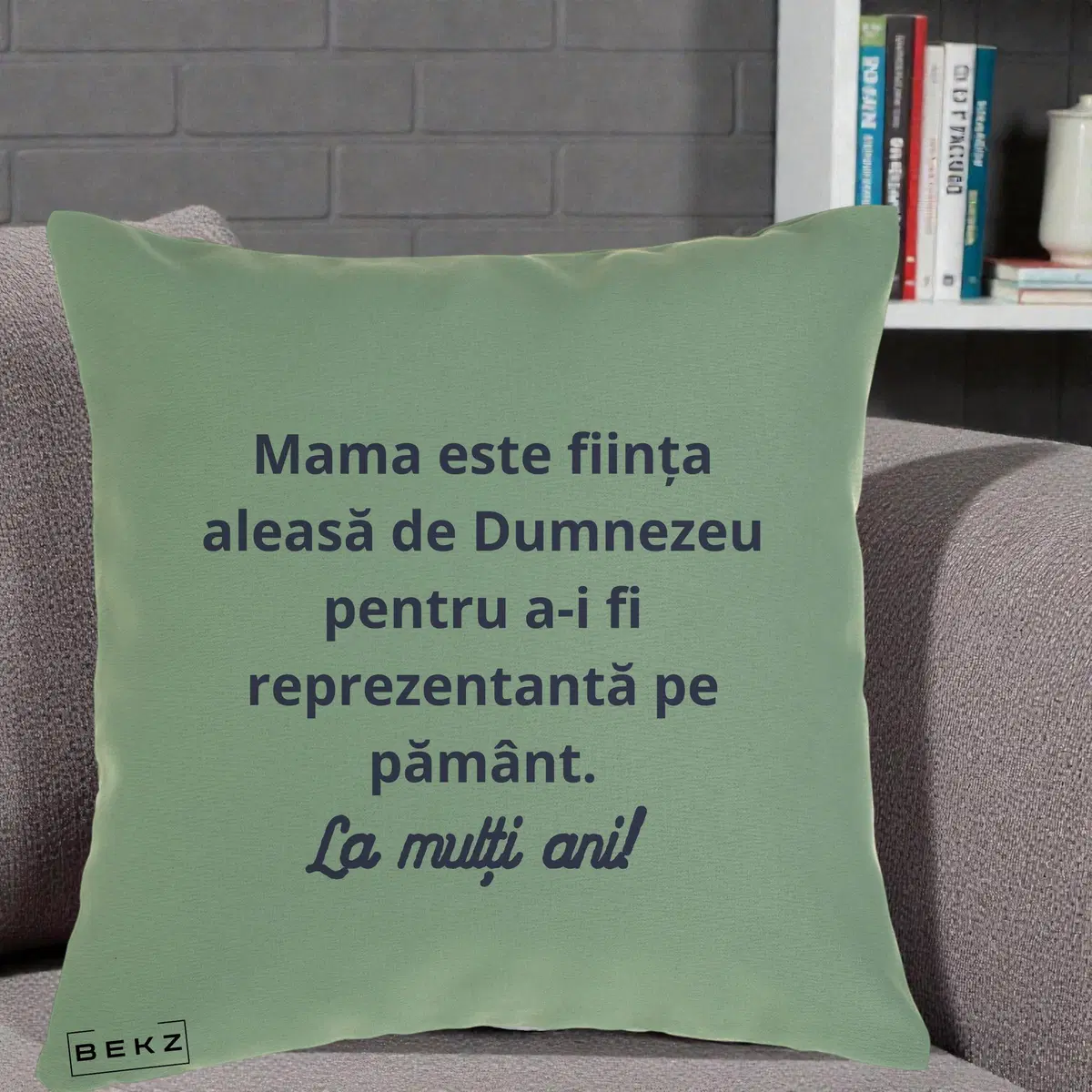 Perna Decorativa Mama Este Fiinta Aleasa de Dumnezeu La Multi Ani, 40x40 cm, Verde, Husa Detasabila, Perna, BEKZ®