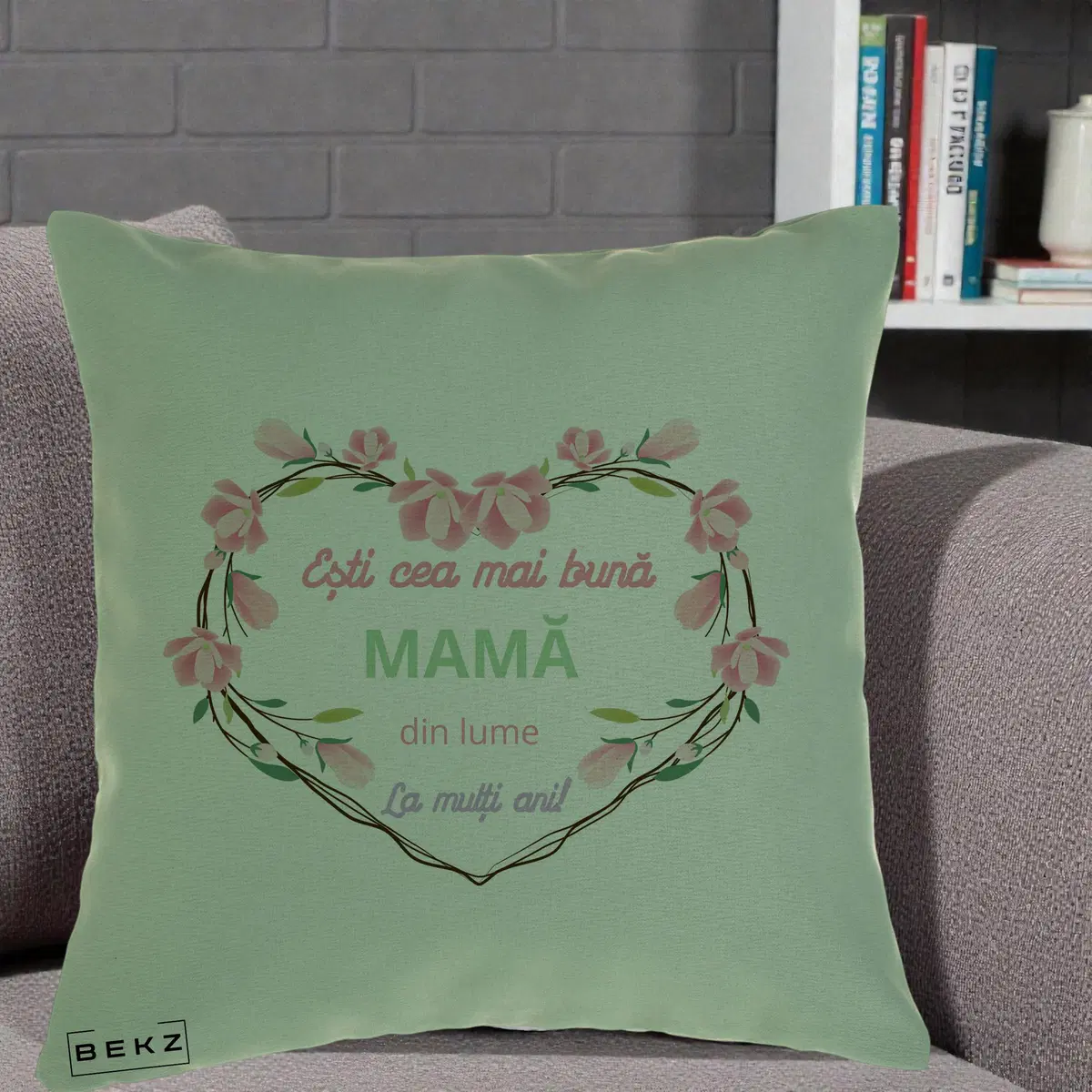 Perna Decorativa Esti Cea mai Buna Mama din Lume La Multi Ani cu Inima Florala, 40x40 cm, Verde, Husa Detasabila, Perna, BEKZ®