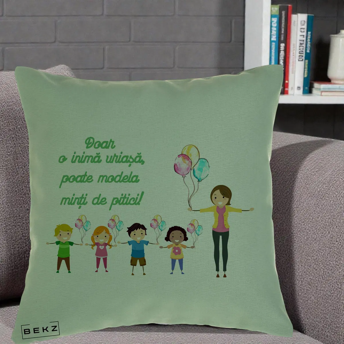 Perna Decorativa Doar o Inima Uriasa poate Modela Minti de Pitici cu Educatoare si Baloane, 40x40 cm, Verde, Husa Detasabila, Perna, BEKZ®