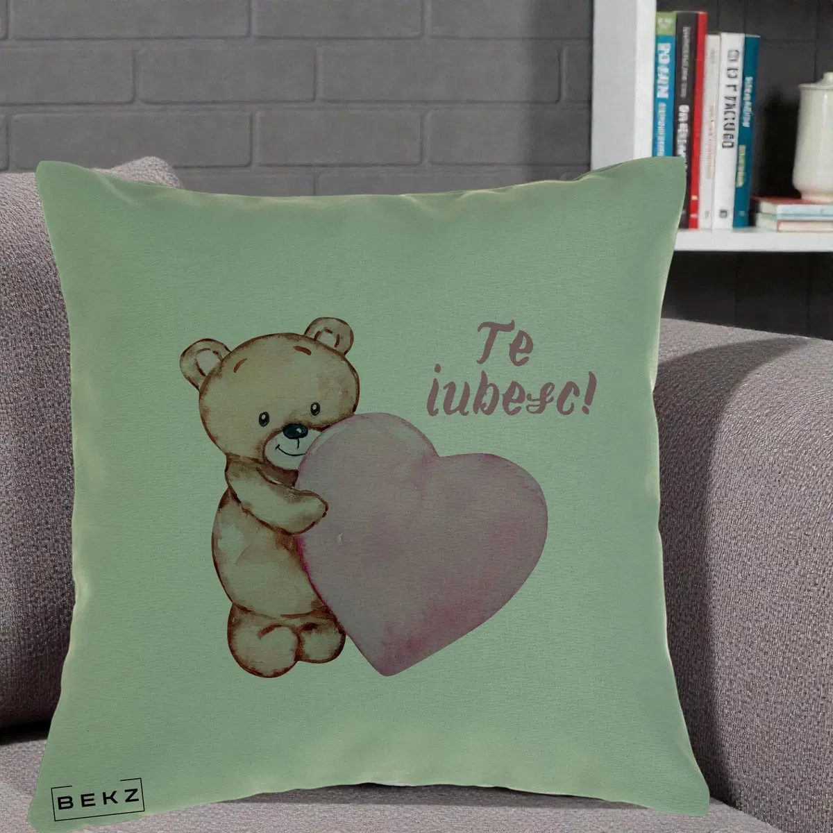 Perna Decorativa Te Iubesc Ursulet cu Inima Roz Acuarela, 40x40 cm, Verde, Husa Detasabila, Perna, BEKZ®