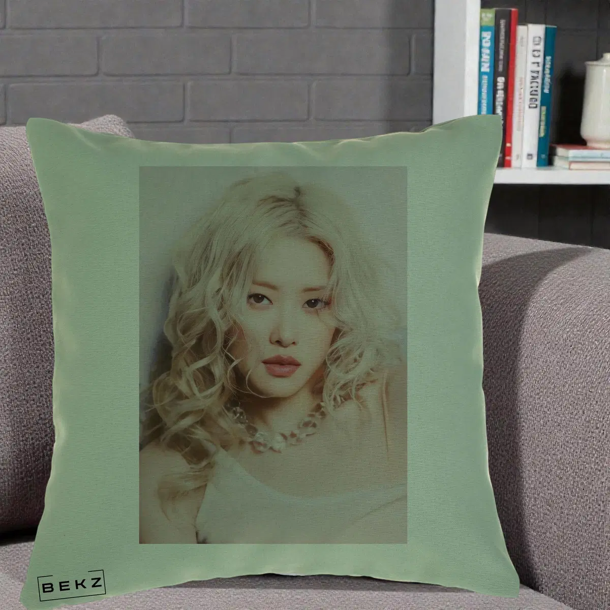 Perna Decorativa BLACKPINK Rose Portrait Blond Buclat Elegant, 40x40 cm, Verde, Husa Detasabila, Perna, BEKZ®
