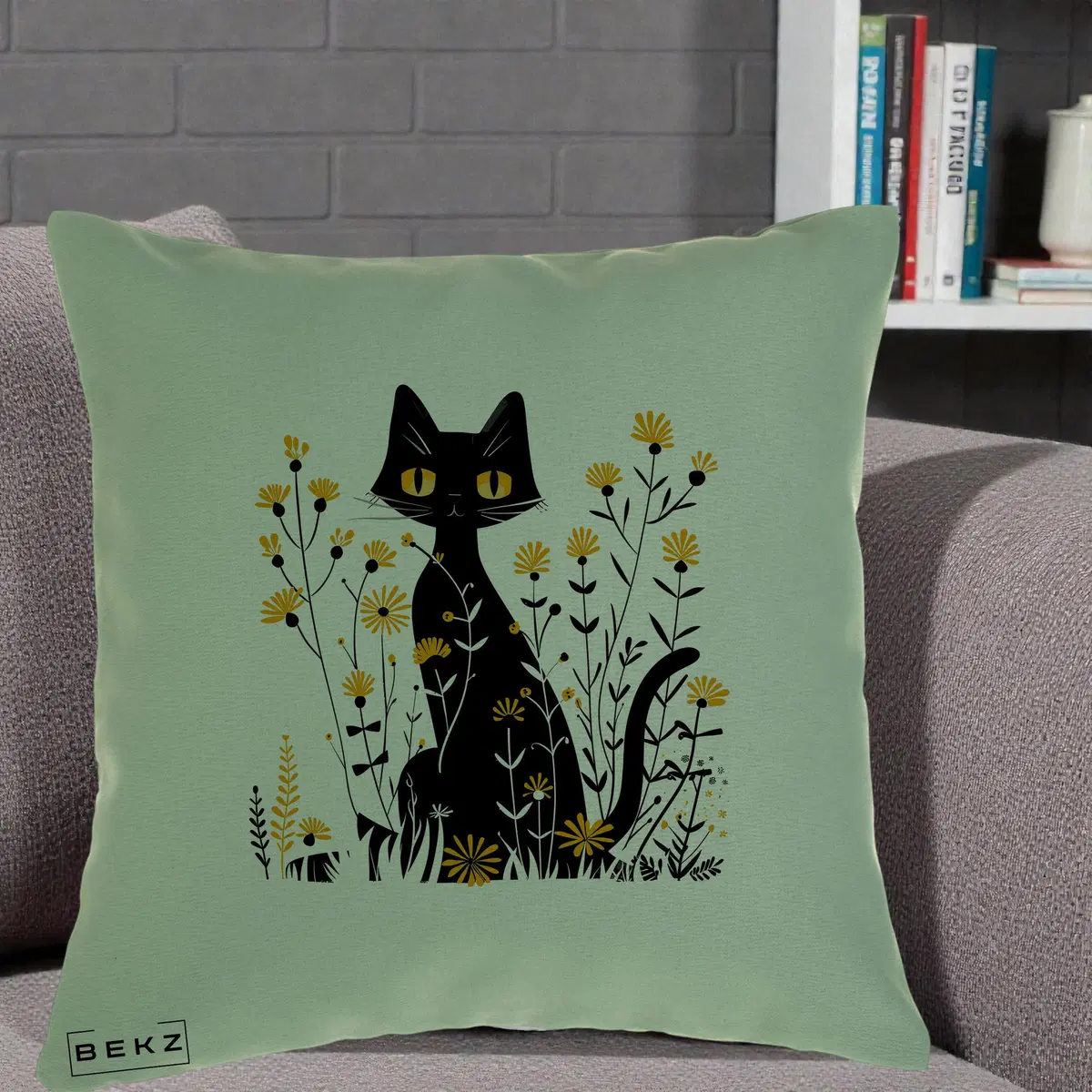 Perna Decorativa Pisica Neagra Ochi Galbeni Flori Galbene, 40x40 cm, Verde, Husa Detasabila, Perna, BEKZ®