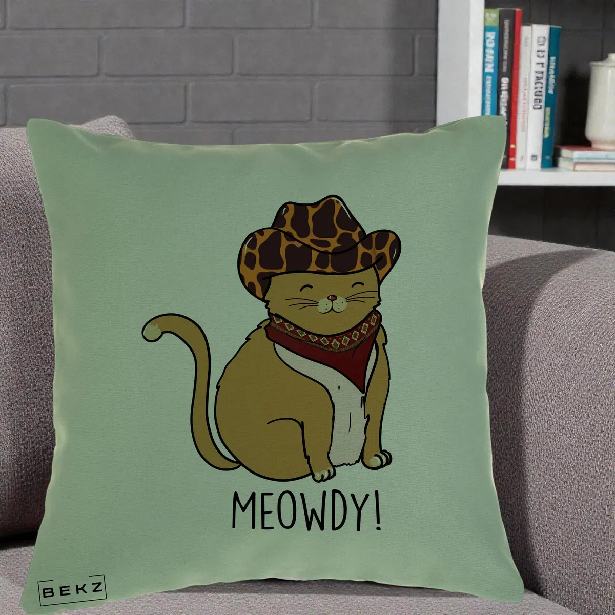 Perna Decorativa Pisica Cowboy Meowdy, 40x40 cm, Verde, Husa Detasabila, Perna, BEKZ®
