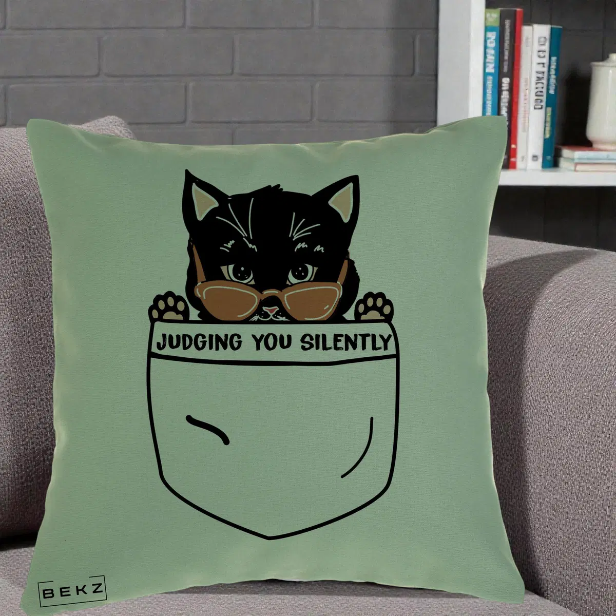 Perna Decorativa Judging You Silently Pisica Buzunar, 40x40 cm, Verde, Husa Detasabila, Perna, BEKZ®
