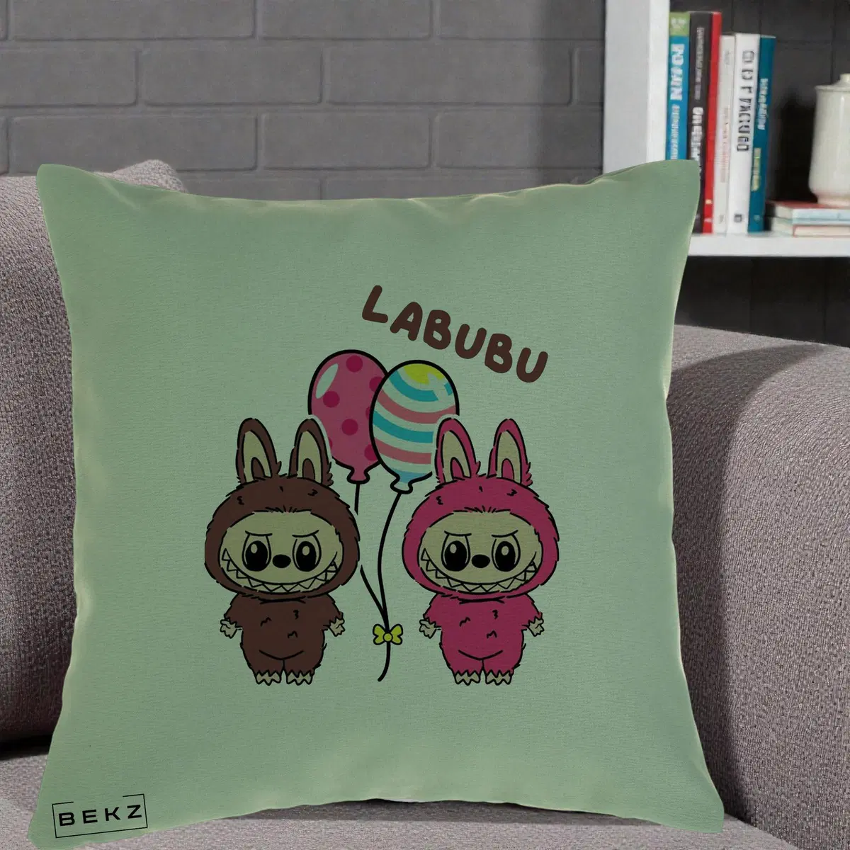 Perna Decorativa Labubu Cuplu cu Baloane, 40x40 cm, Verde, Husa Detasabila, Perna, BEKZ®