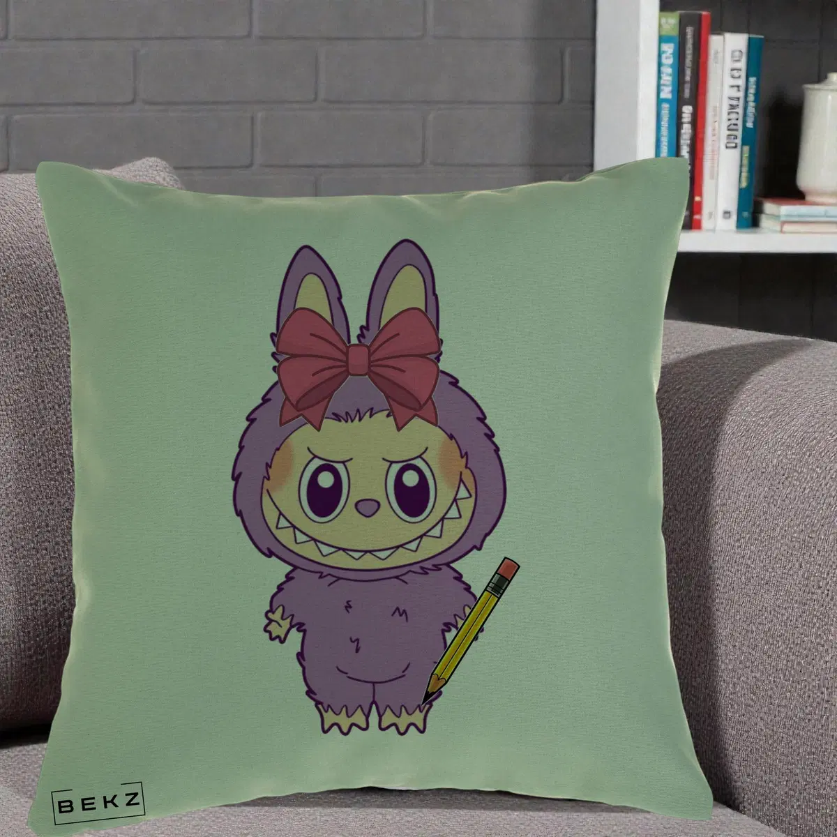 Perna Decorativa Labubu Mov cu Funda Rosie si Creion, 40x40 cm, Verde, Husa Detasabila, Perna, BEKZ®
