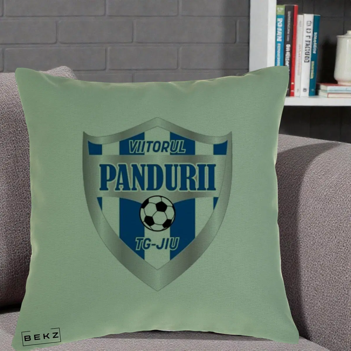 Perna Decorativa Pandurii Targu Jiu Fotbal, 40x40 cm, Verde, Husa Detasabila, Perna, BEKZ®