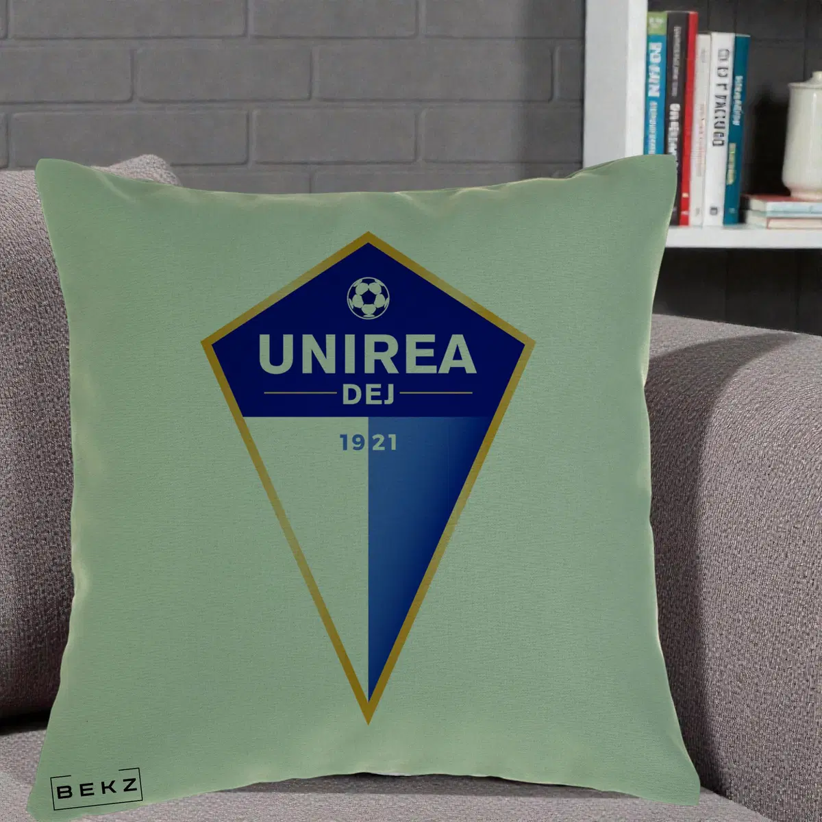 Perna Decorativa Unirea Dej 1921 Fotbal, 40x40 cm, Verde, Husa Detasabila, Perna, BEKZ®