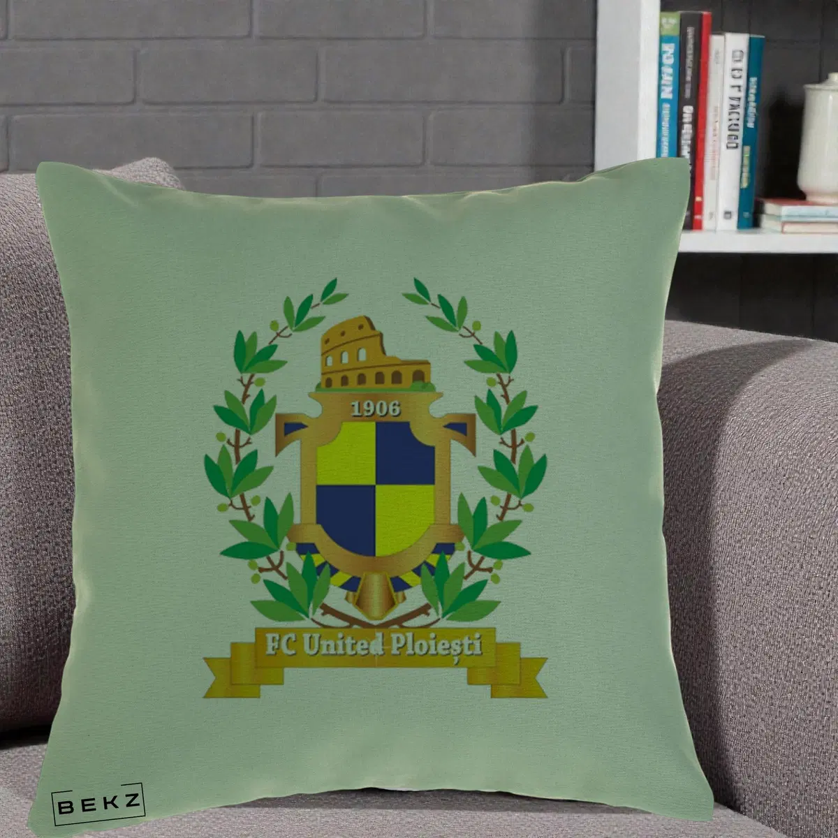Perna Decorativa FC United Ploiesti 1906 Fotbal, 40x40 cm, Verde, Husa Detasabila, Perna, BEKZ®