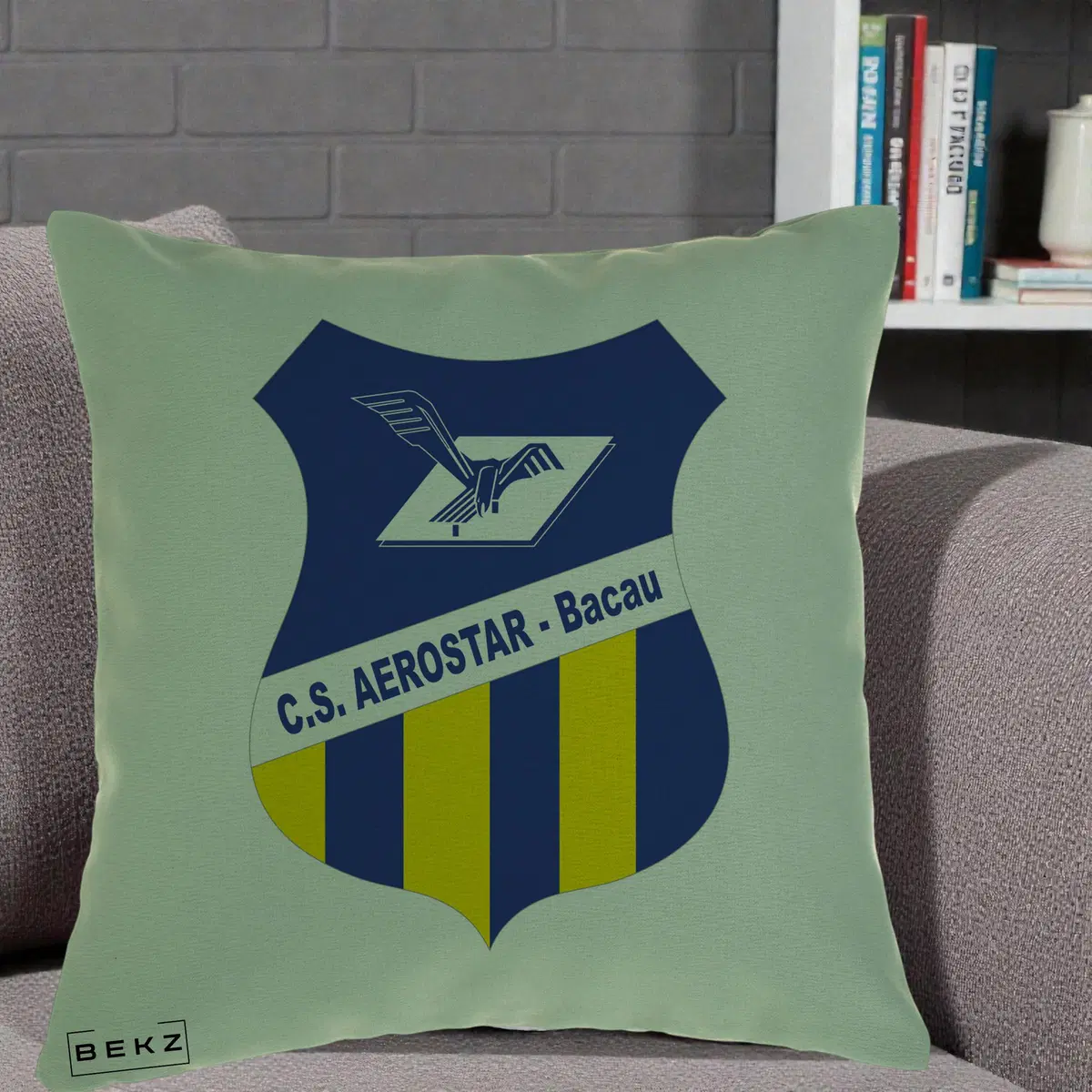 Perna Decorativa CS Aerostar Bacau Fotbal, 40x40 cm, Verde, Husa Detasabila, Perna, BEKZ®