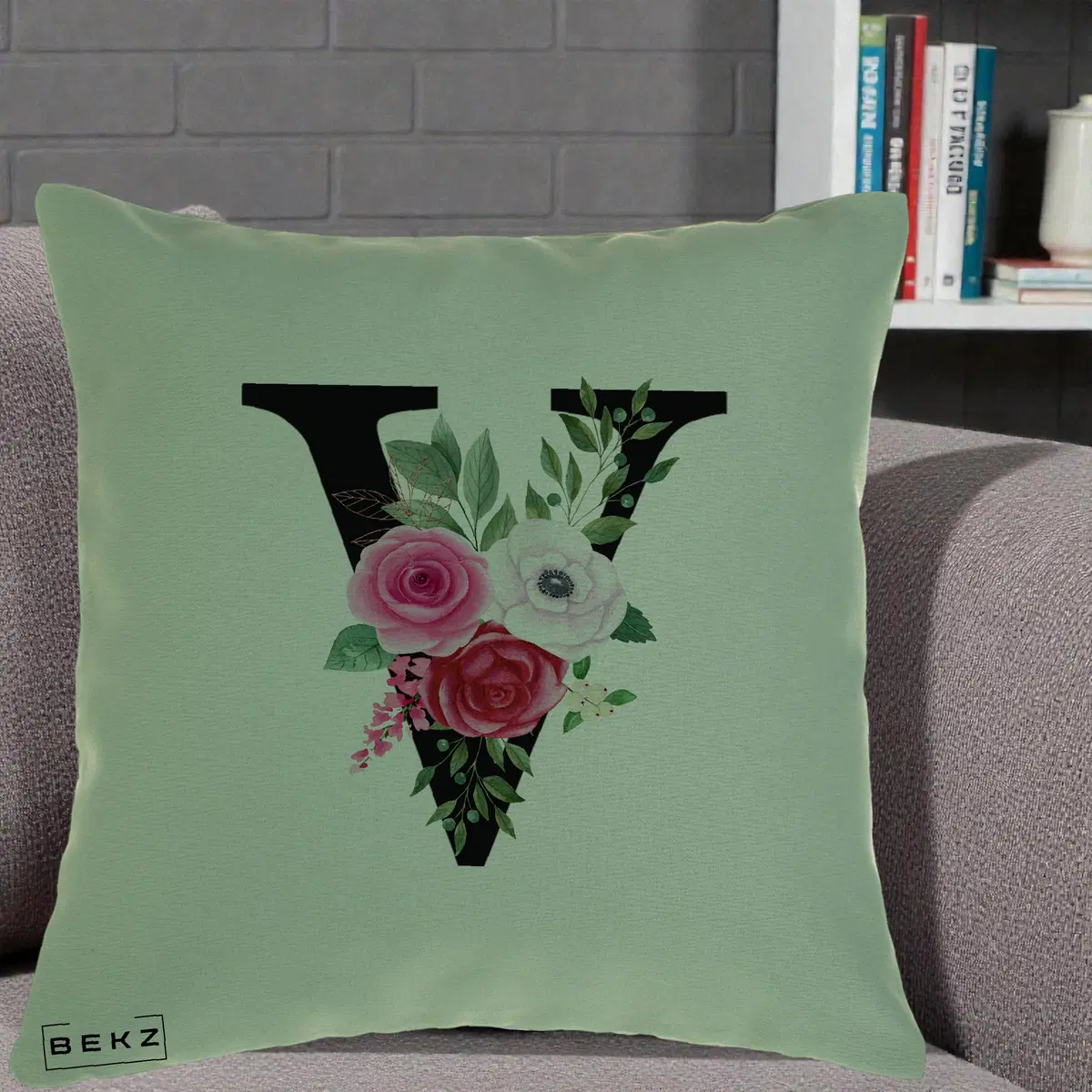 Perna Decorativa Monograma Florala Litera V, 40x40 cm, Verde, Husa Detasabila, Perna, BEKZ®