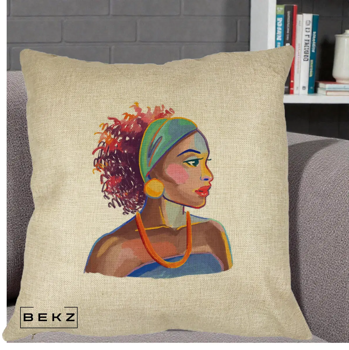 Perna Decorativa Portret Femeie Urbana Acuarela, 40x40 cm, Crem, Husa Detasabila, Perna, BEKZ®