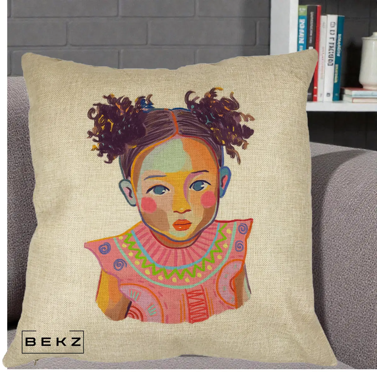 Perna Decorativa Fetita Vesela Portret Colorat, 40x40 cm, Crem, Husa Detasabila, Perna, BEKZ®