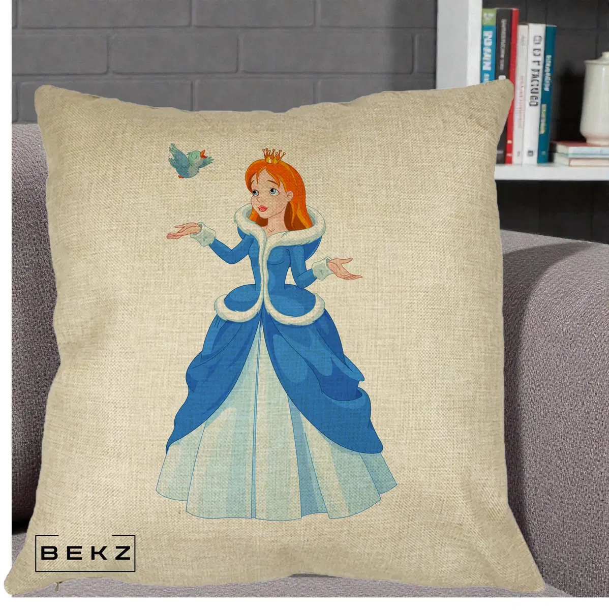 Perna Decorativa Printesa Albastra cu Pasare, 40x40 cm, Crem, Husa Detasabila, Perna, BEKZ®