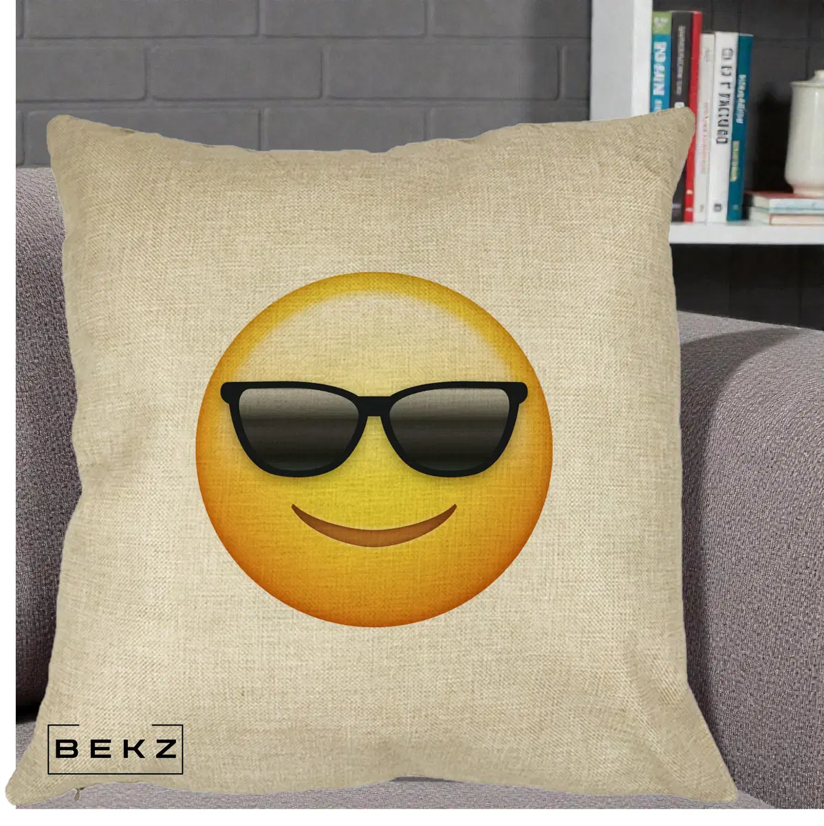 Perna Decorativa Emoji Cool Ochelari, 40x40 cm, Crem, Husa Detasabila, Perna, BEKZ®