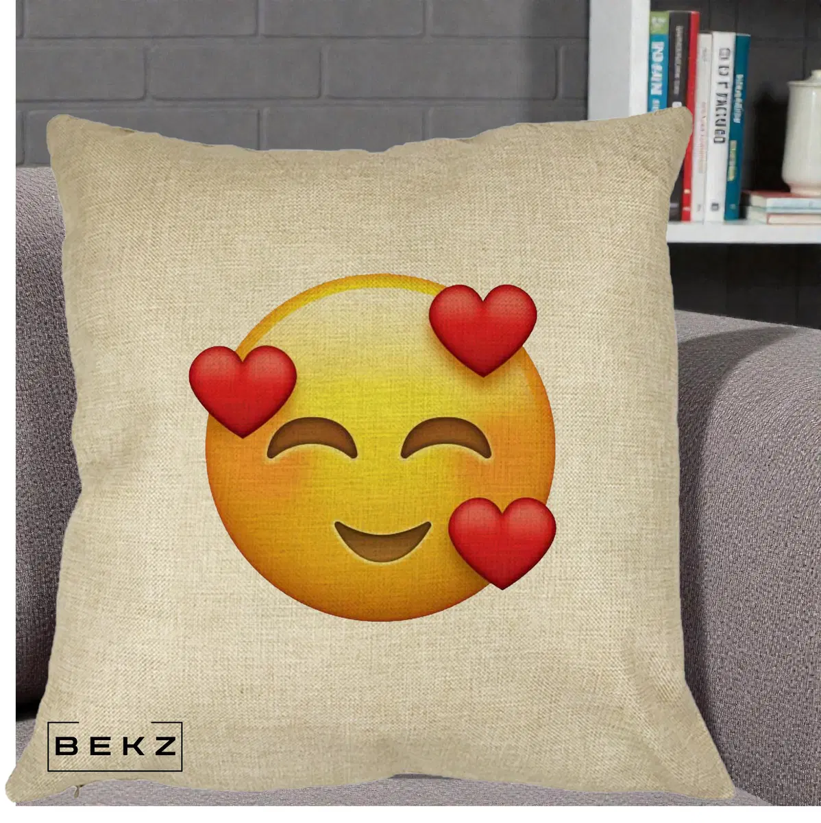 Perna Decorativa Emoji cu 3 Inimi, 40x40 cm, Crem, Husa Detasabila, Perna, BEKZ®