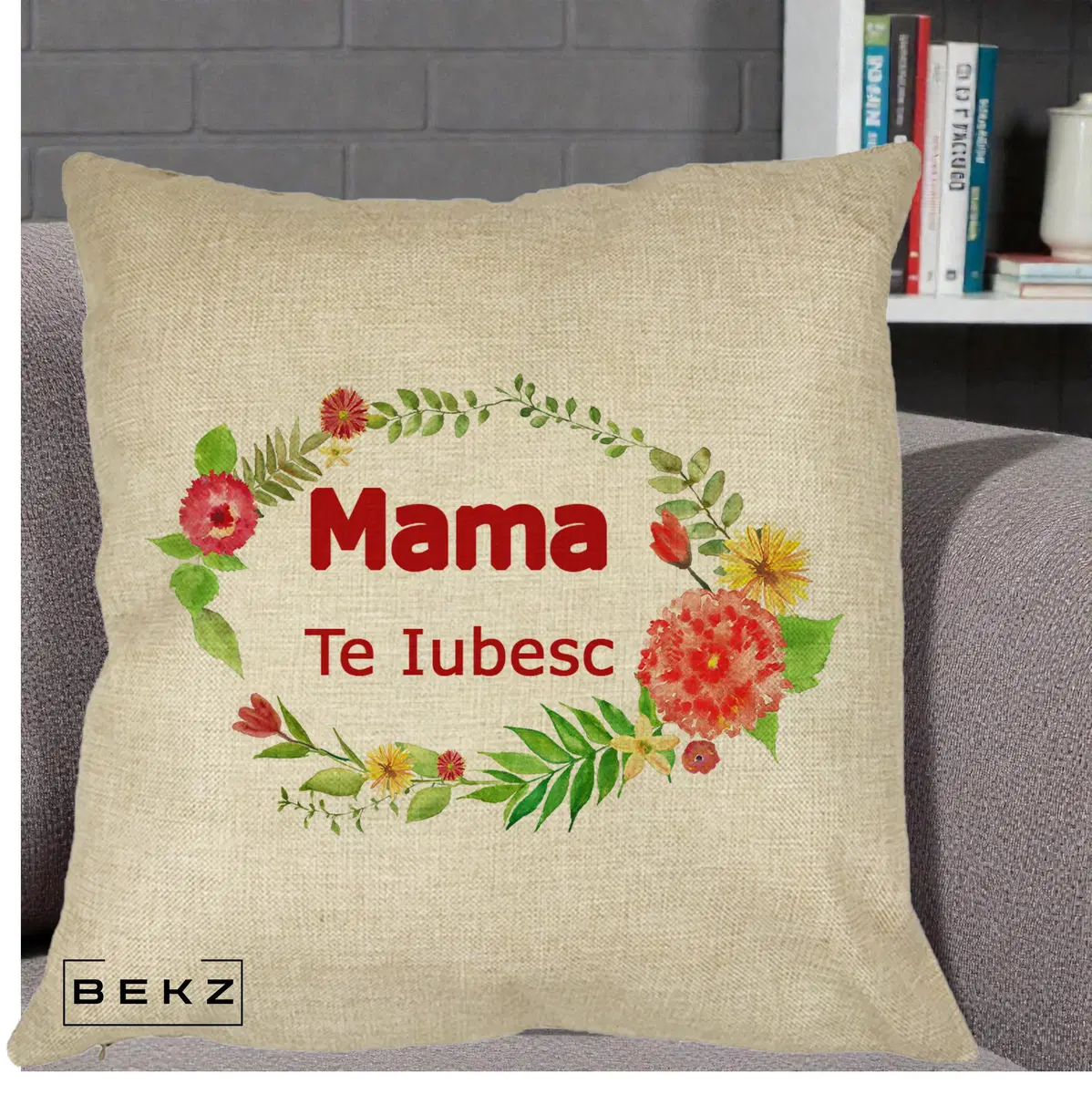 Perna Decorativa Mama Te Iubesc Flori Rosii, 40x40 cm, Crem, Husa Detasabila, Perna, BEKZ®