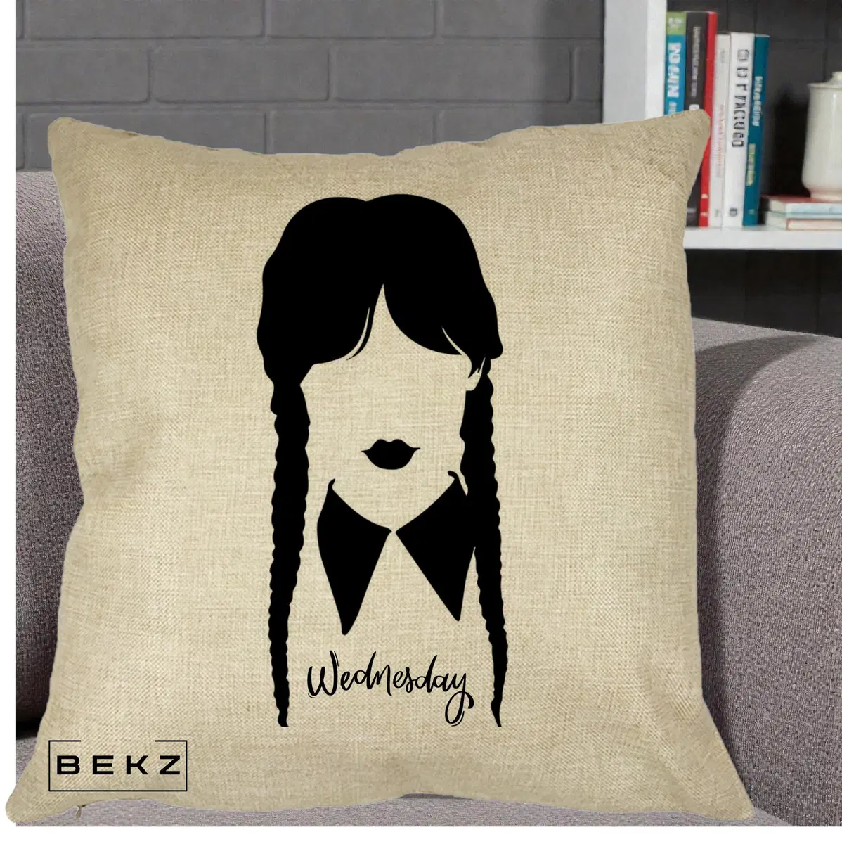 Perna Decorativa Wednesday Addams Silueta Alb-Negru, 40x40 cm, Crem, Husa Detasabila, Perna, BEKZ®