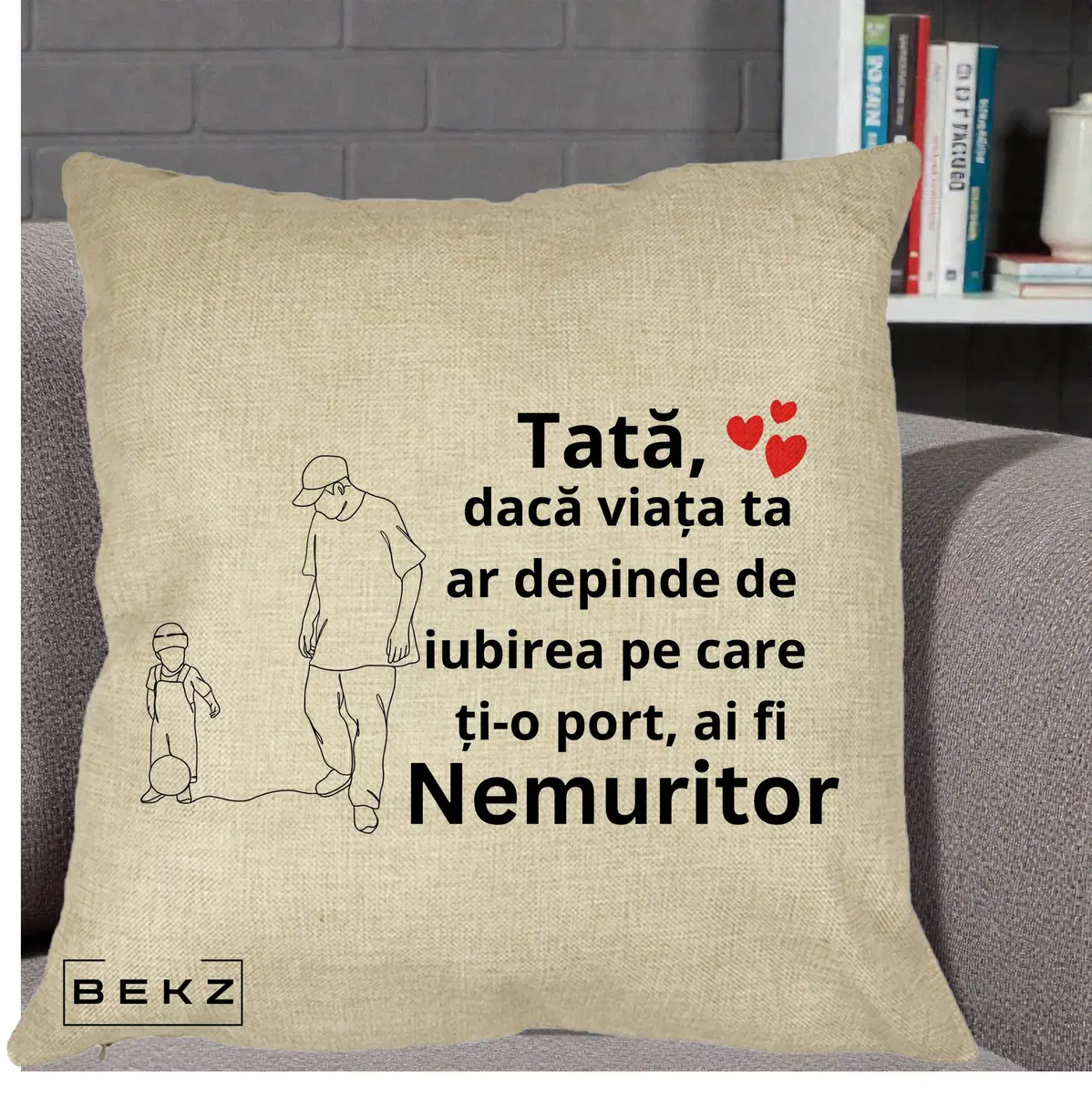 Perna Decorativa Tata Nemuritor Fetita in Brate, 40x40 cm, Crem, Husa Detasabila, Perna, BEKZ®