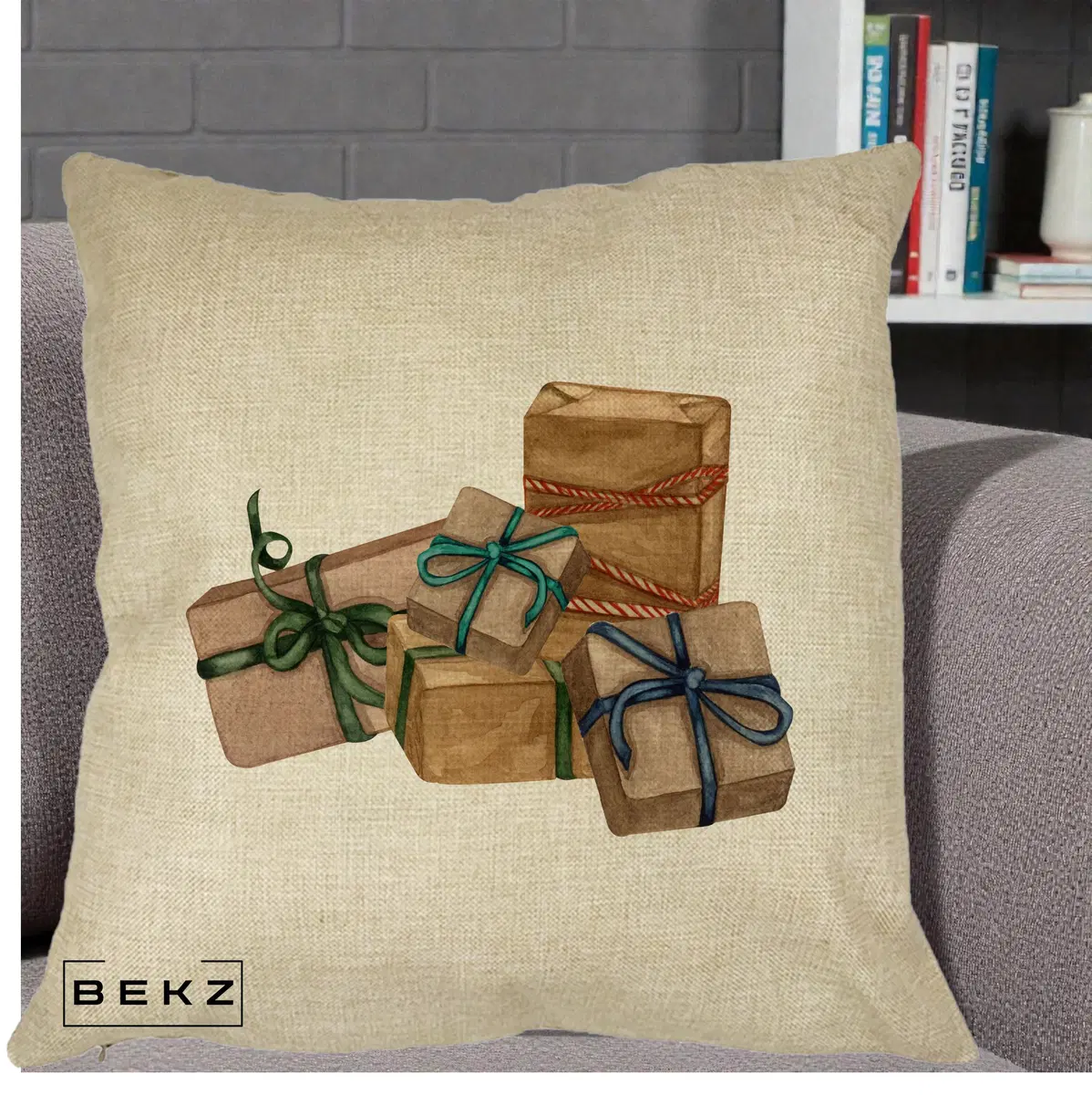 Perna Decorativa Cadouri de Craciun Kraft, 40x40 cm, Crem, Husa Detasabila, Perna, BEKZ®