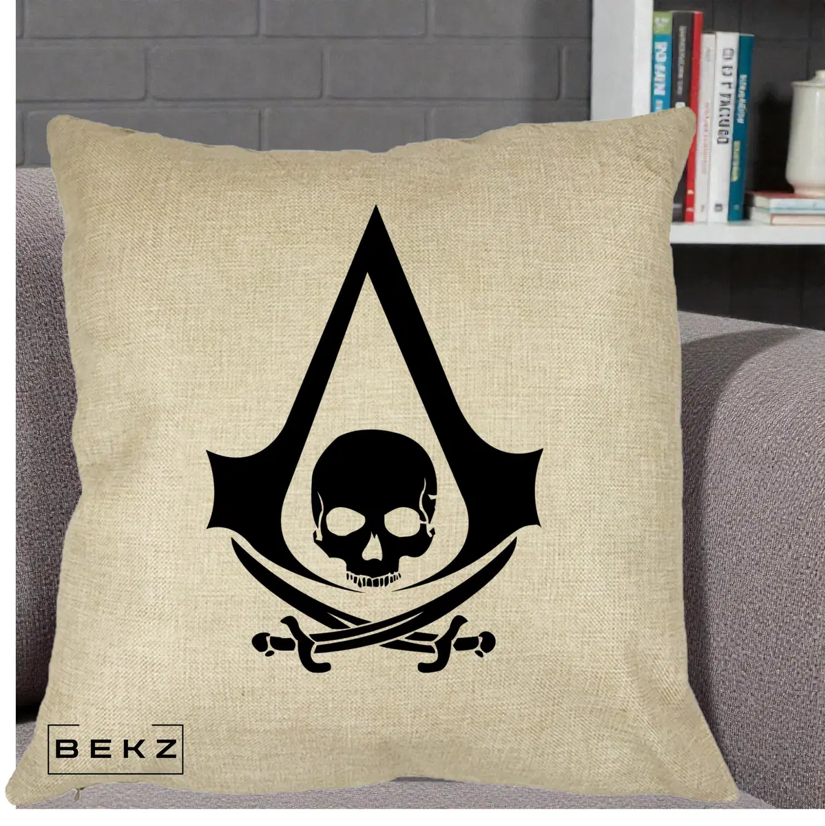 Perna Decorativa Assassin's Creed Black Flag Skull Logo, 40x40 cm, Crem, Husa Detasabila, Perna, BEKZ®
