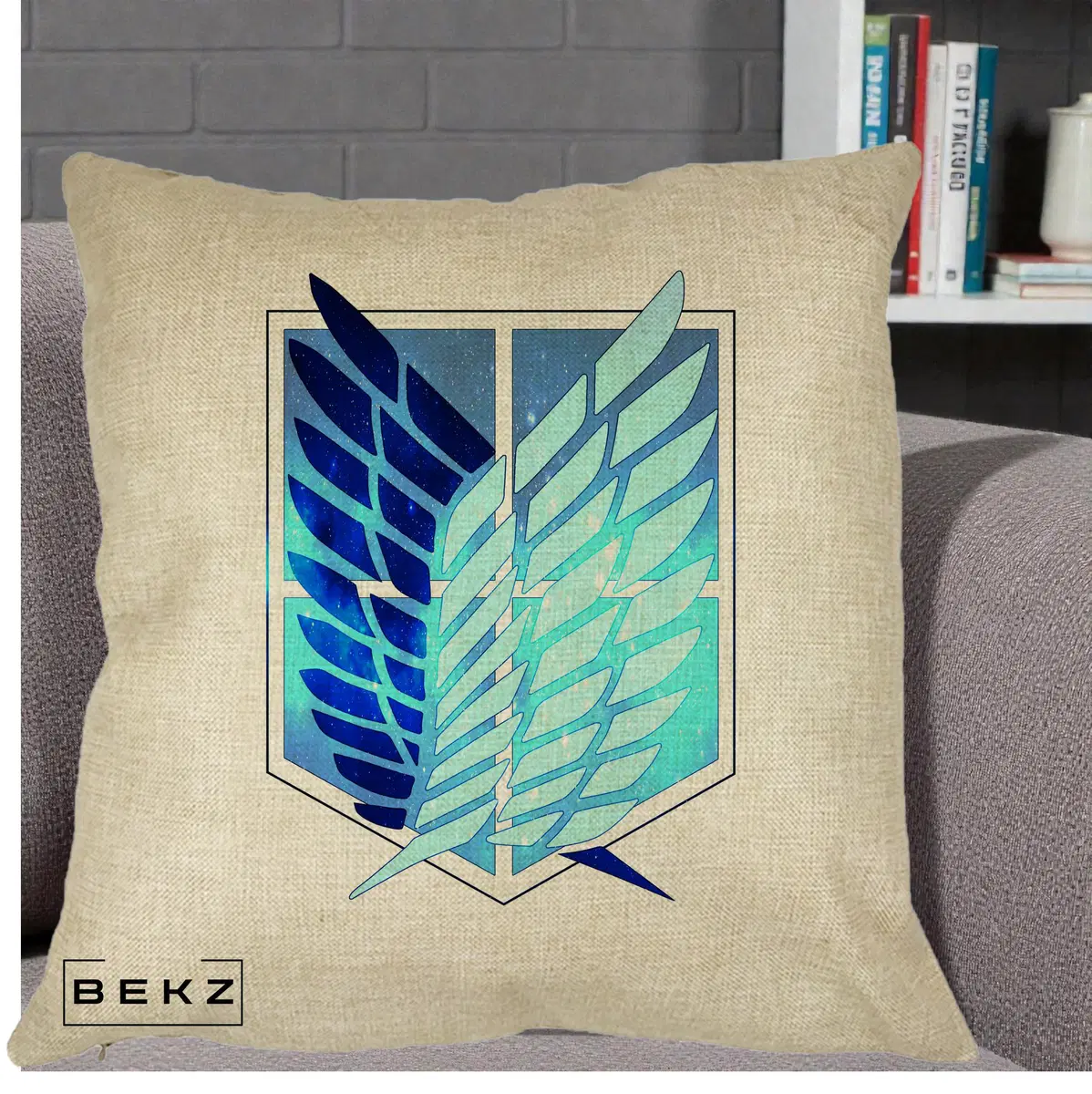 Perna Decorativa Attack on Titan Wings of Freedom, 40x40 cm, Crem, Husa Detasabila, Perna, BEKZ®