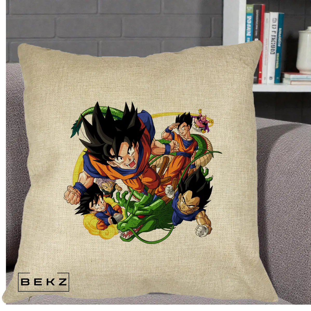 Perna Decorativa Dragon Ball Goku si Shenron Actiune, 40x40 cm, Crem, Husa Detasabila, Perna, BEKZ®
