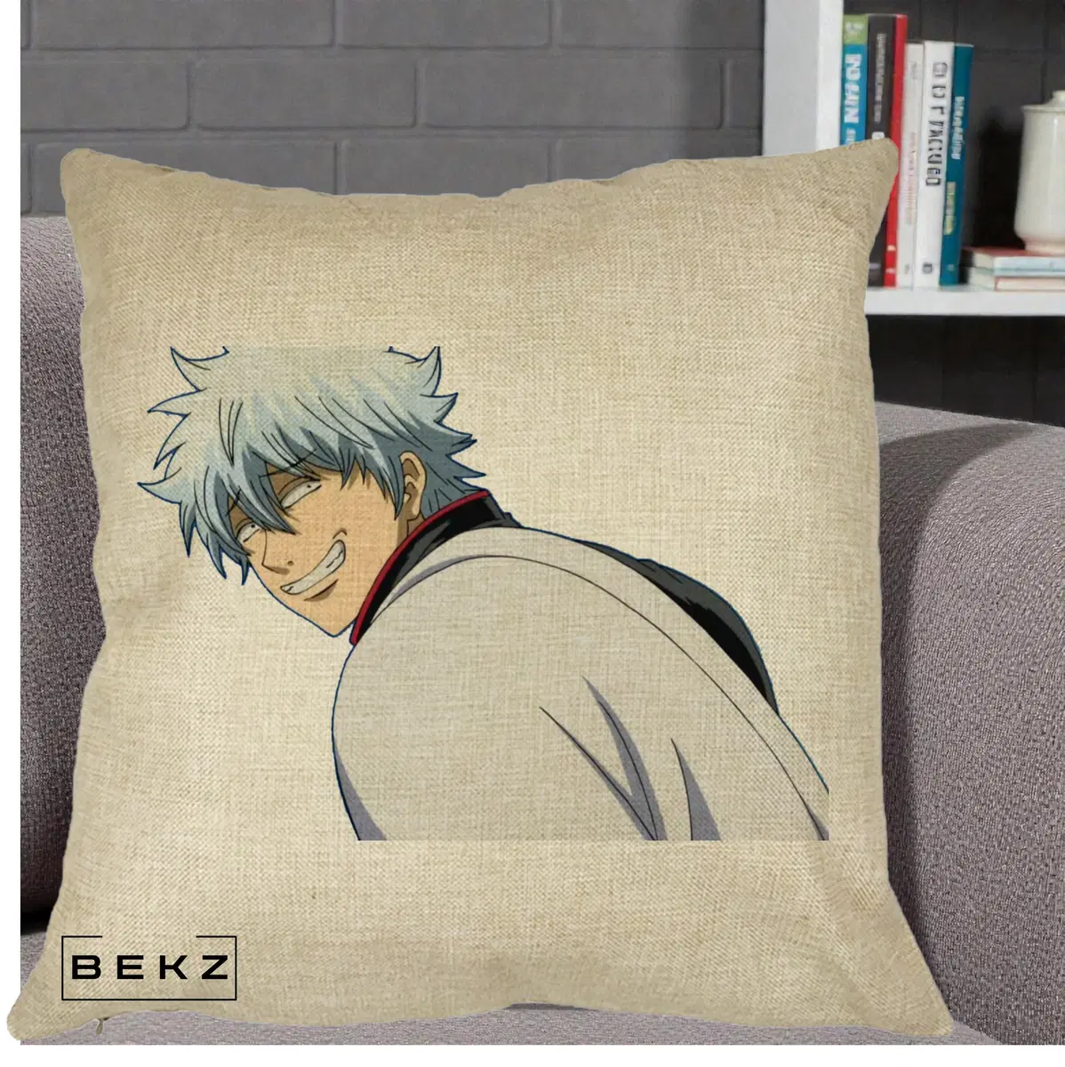 Perna Decorativa Gintama Gintoki Portret cu Zambet, 40x40 cm, Crem, Husa Detasabila, Perna, BEKZ®