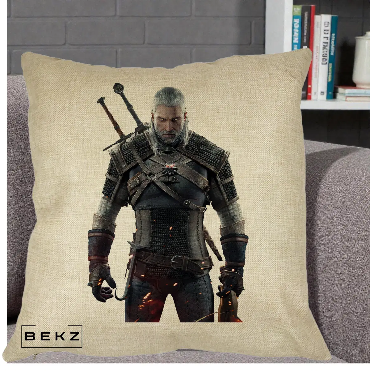 Perna Decorativa The Witcher Geralt of Rivia Portret, 40x40 cm, Crem, Husa Detasabila, Perna, BEKZ®